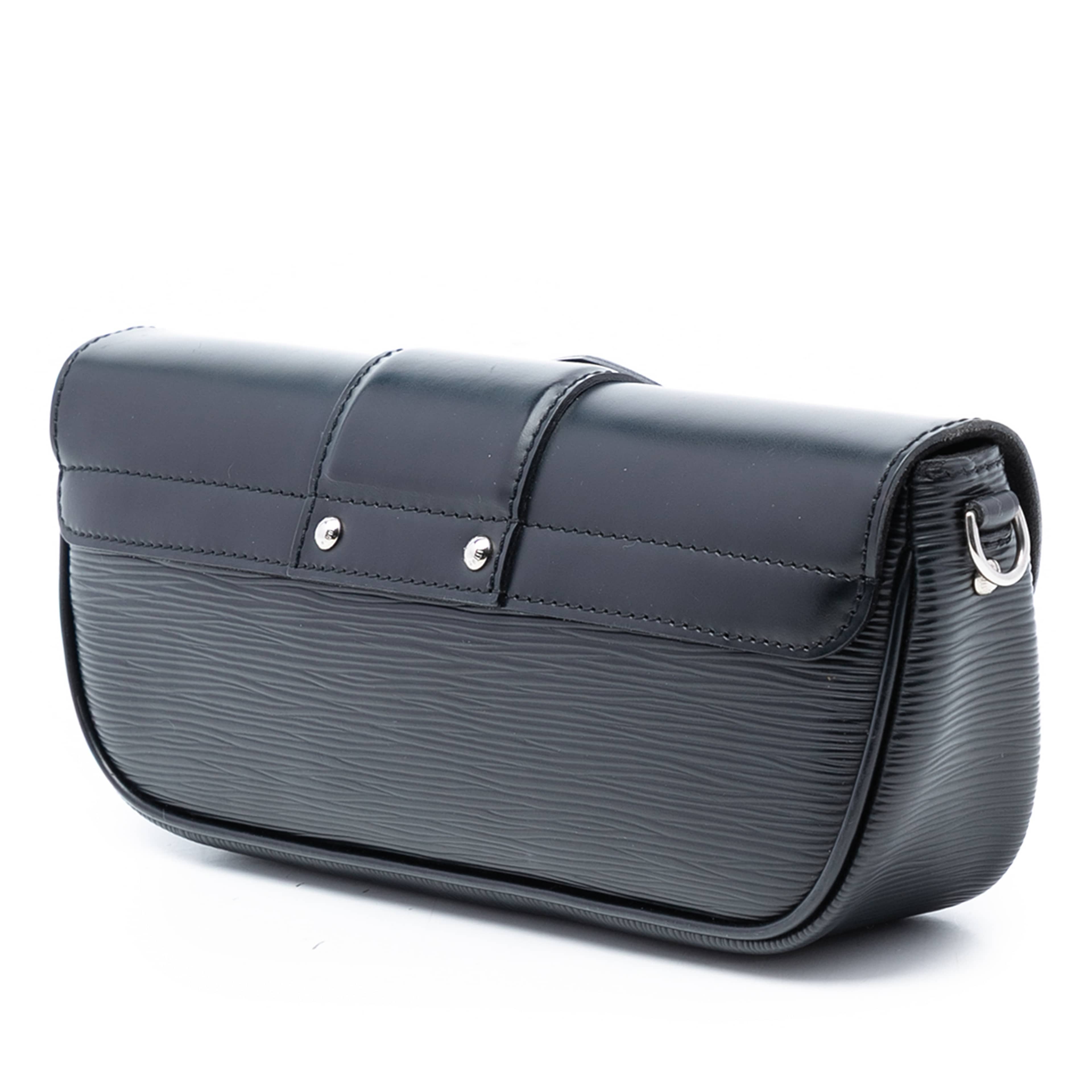 Louis Vuitton Epi Pochette Montaigne, från Luxclusif, i färgen black. Klicka för att öppna bilden i stort format