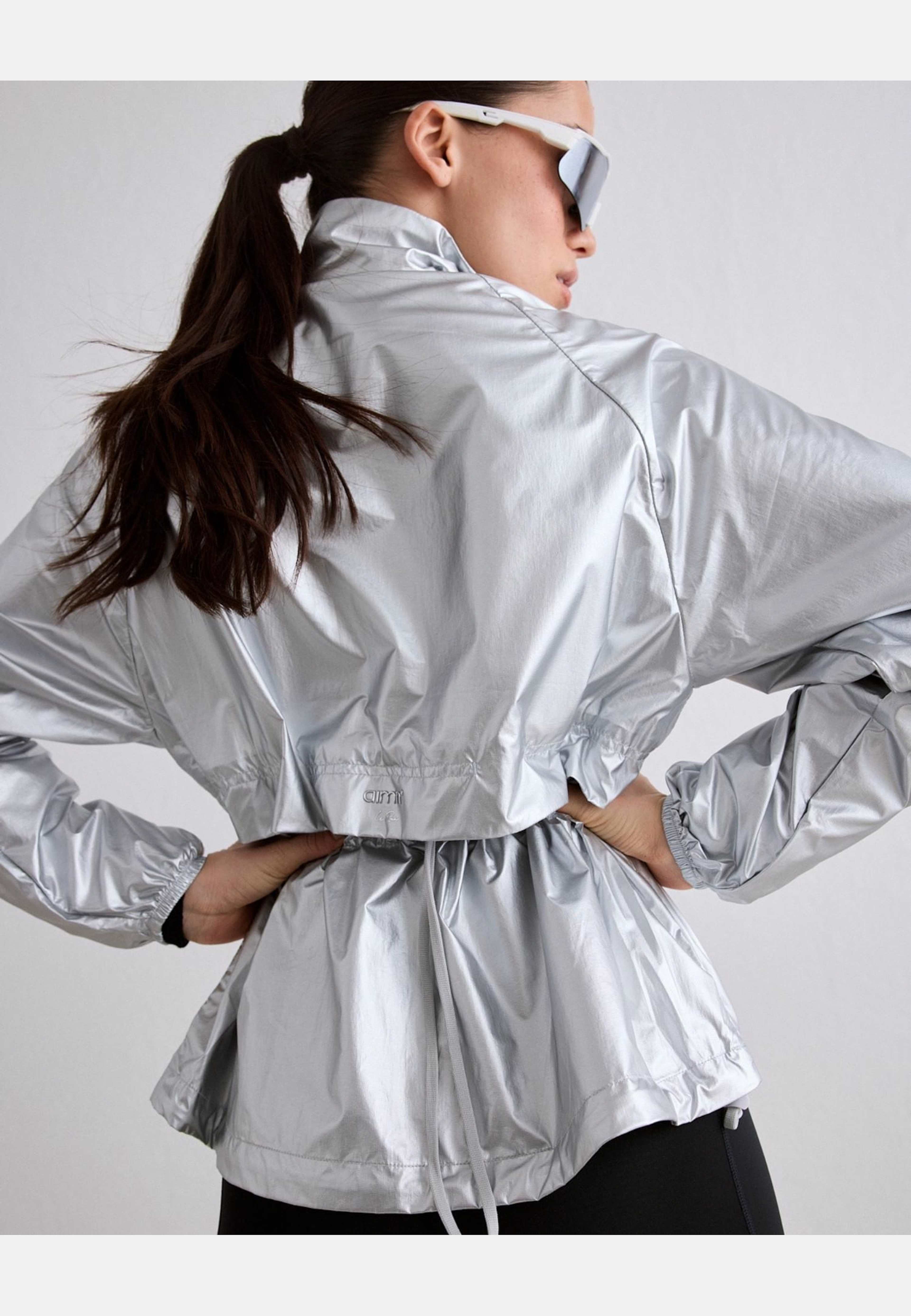 Metallic Running Jacket, från aim'n, i färgen silver. Klicka för att öppna bilden i stort format