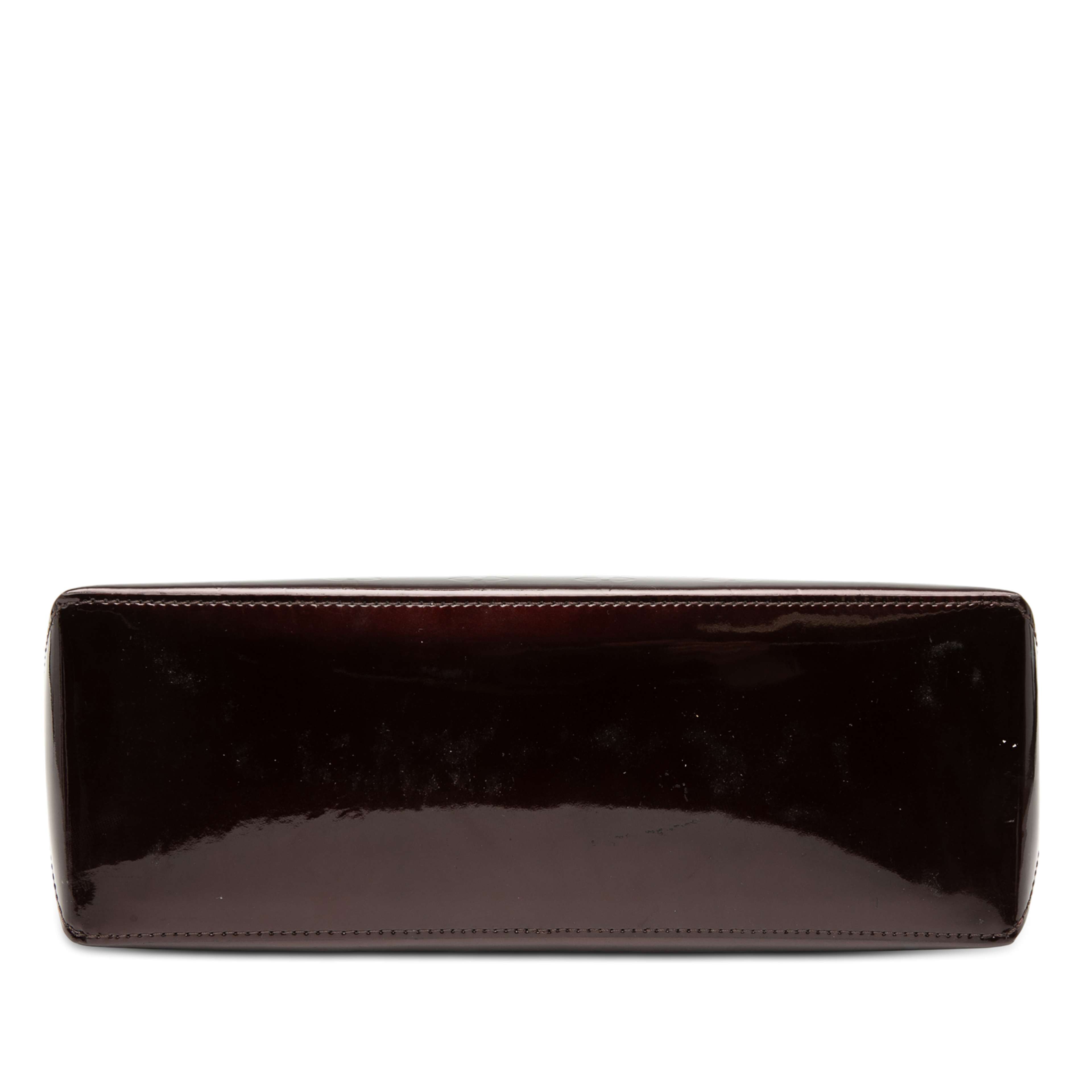 Louis Vuitton Monogram Vernis Wilshire Pm, från Luxclusif, i färgen purple. Klicka för att öppna bilden i stort format