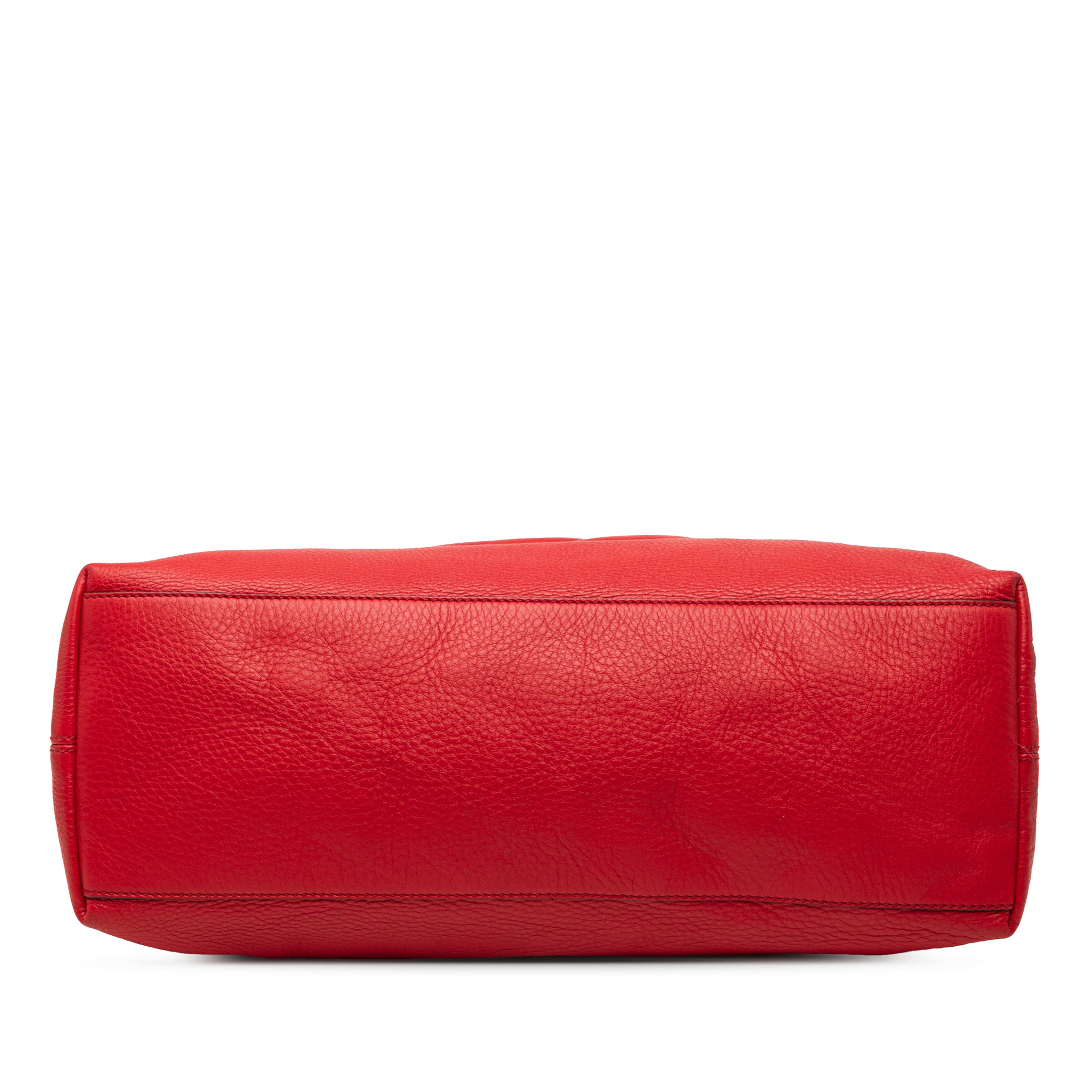 Gucci Medium Calfskin Soho Chain Tote, från Luxclusif, i färgen röd. Klicka för att öppna bilden i stort format