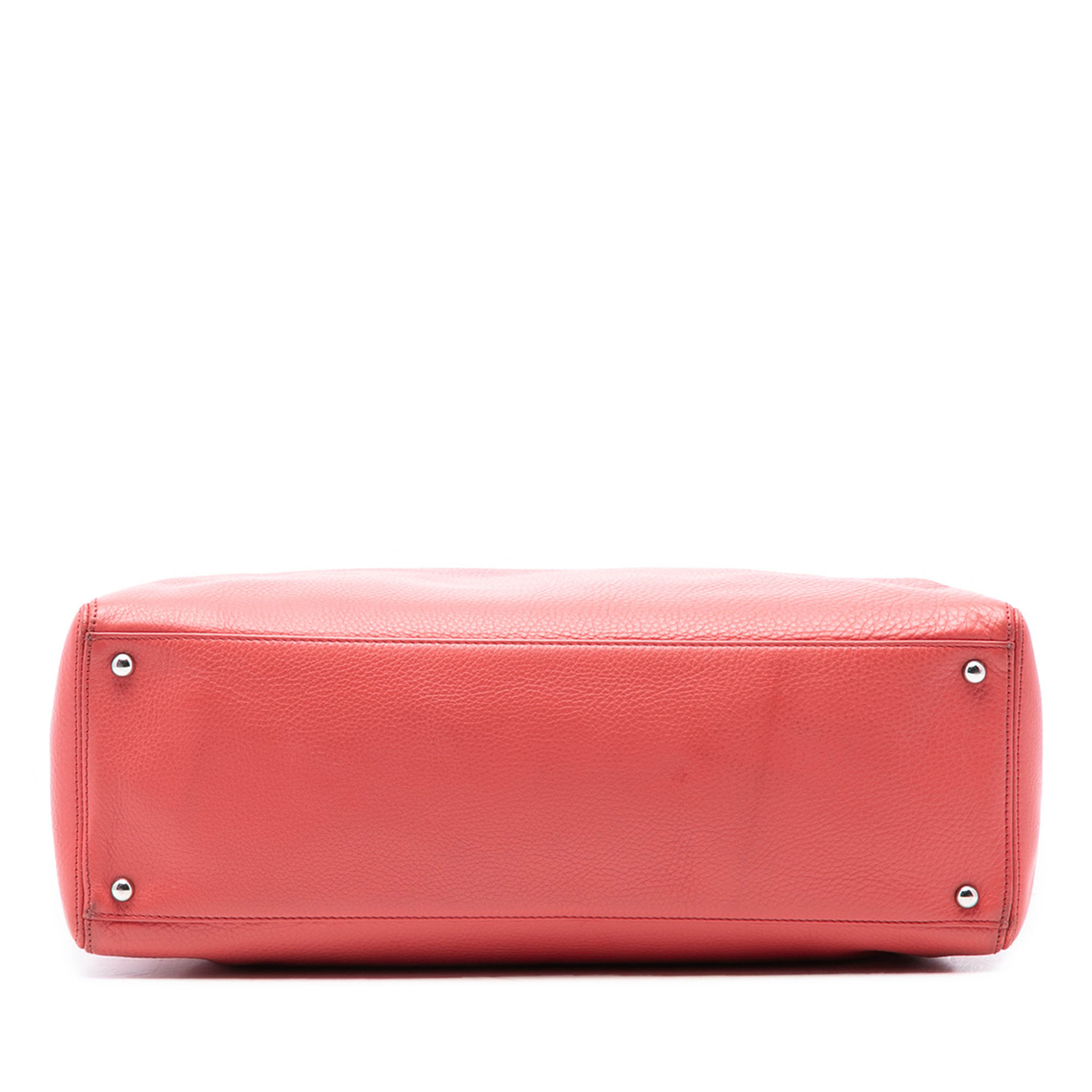 Chanel Medium Calfskin Executive Cerf Tote, från Luxclusif, i färgen blush. Klicka för att öppna bilden i stort format