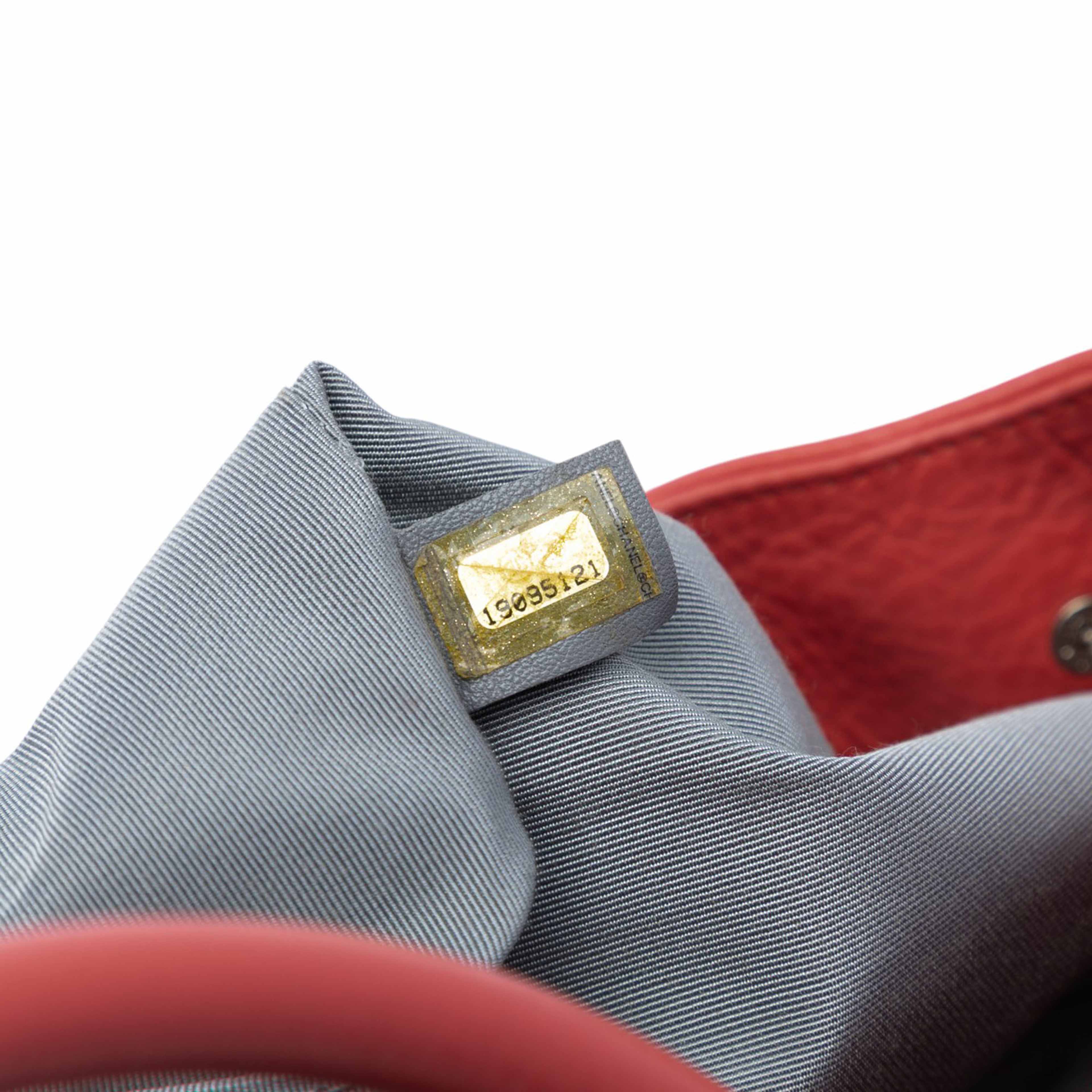 Chanel Medium Calfskin Executive Cerf Tote, från Luxclusif, i färgen blush. Klicka för att öppna bilden i stort format