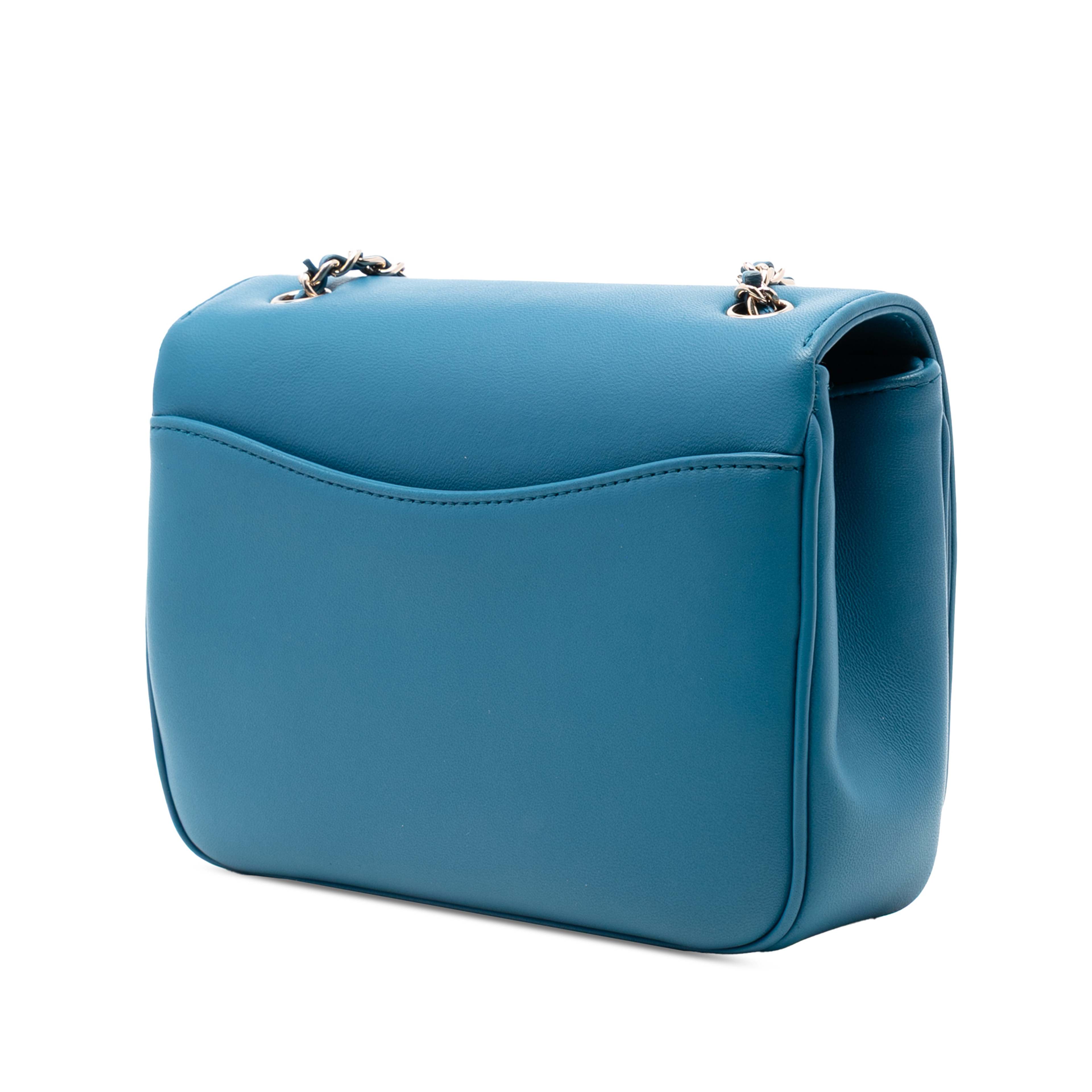 Chanel Lambskin Cc Mania Flap, från Luxclusif, i färgen blue. Klicka för att öppna bilden i stort format