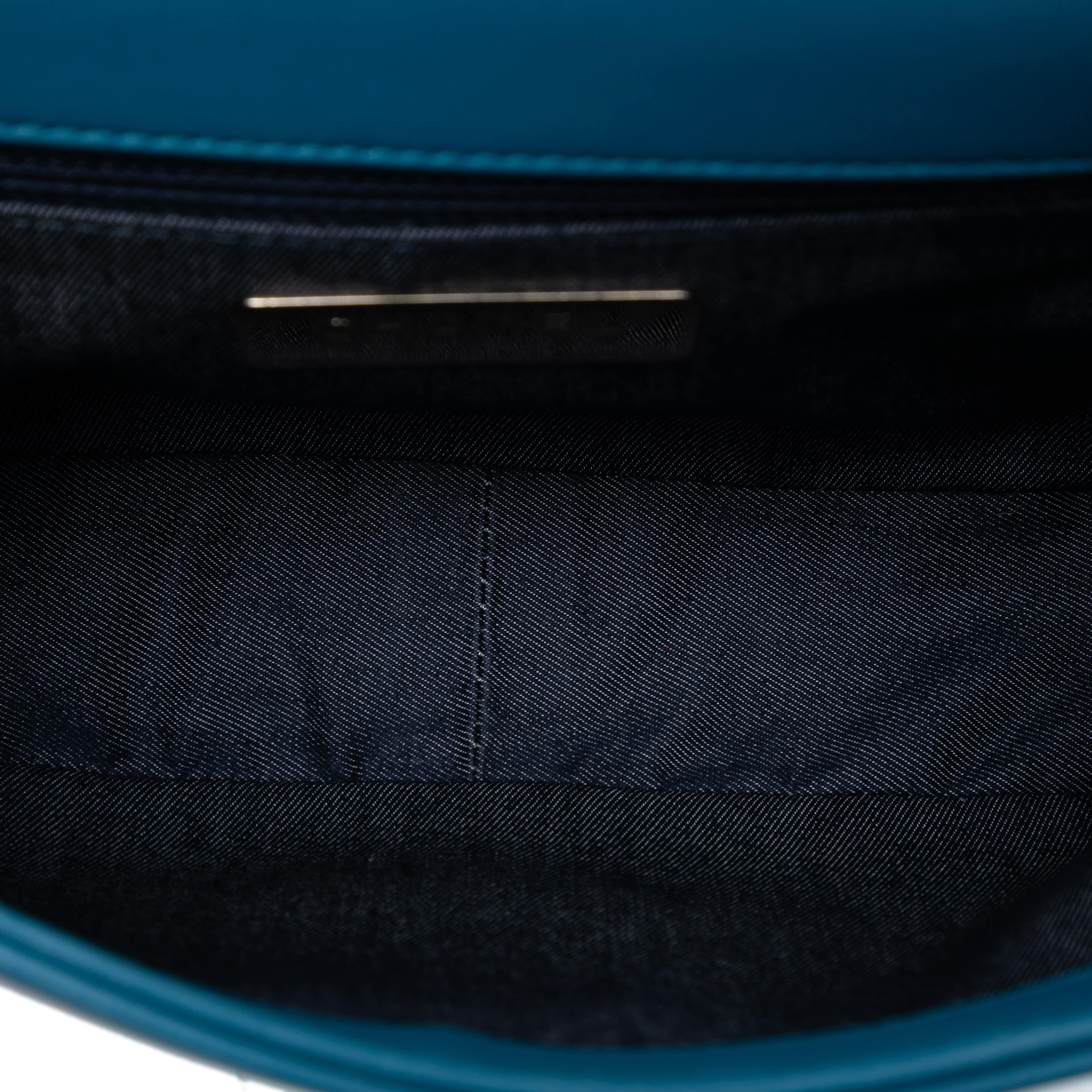 Chanel Lambskin Cc Mania Flap, från Luxclusif, i färgen blue. Klicka för att öppna bilden i stort format