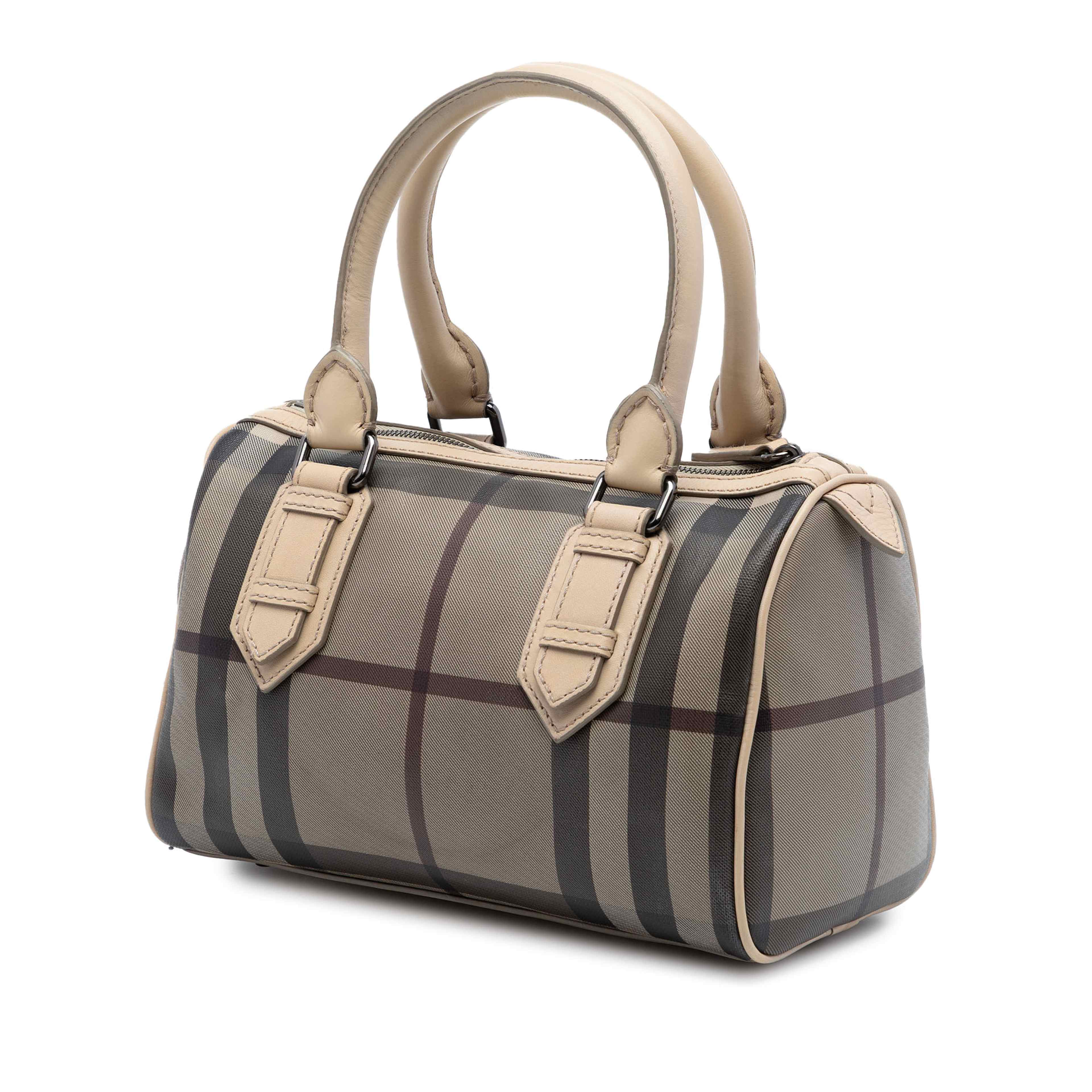 Burberry Smoke Check Coated Canvas Chester Boston Bag, från Luxclusif, i färgen brun. Klicka för att öppna bilden i stort format
