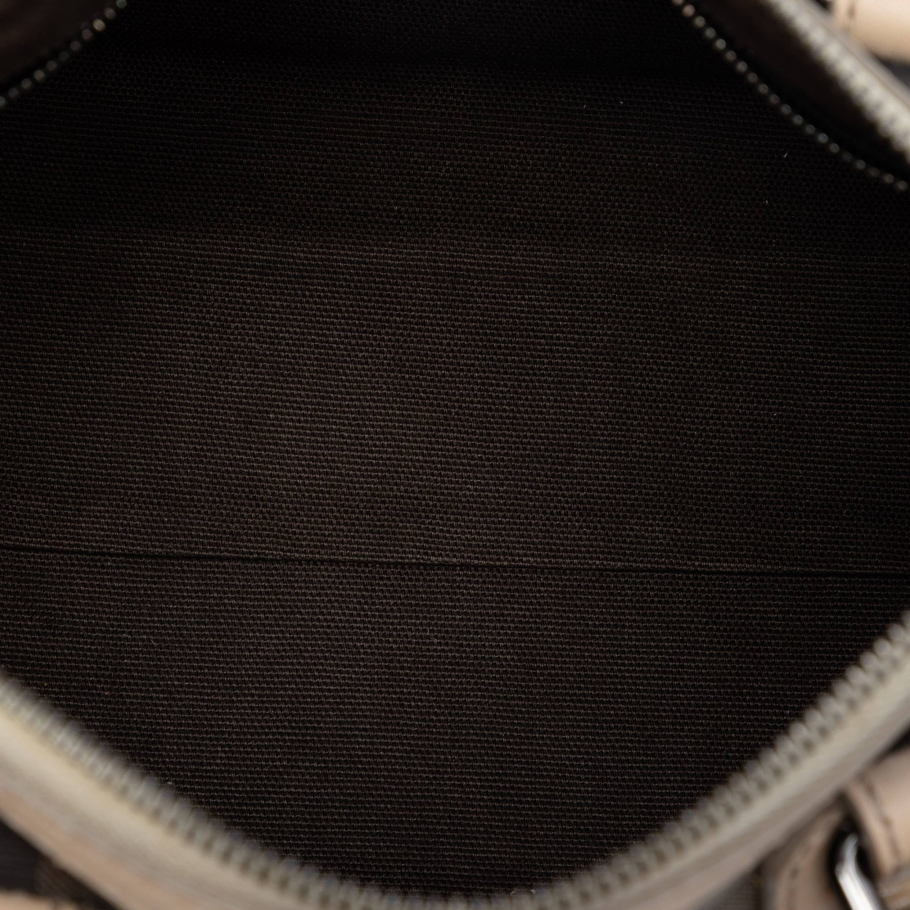 Burberry Smoke Check Coated Canvas Chester Boston Bag, från Luxclusif, i färgen light brown. Klicka för att öppna bilden i stort format