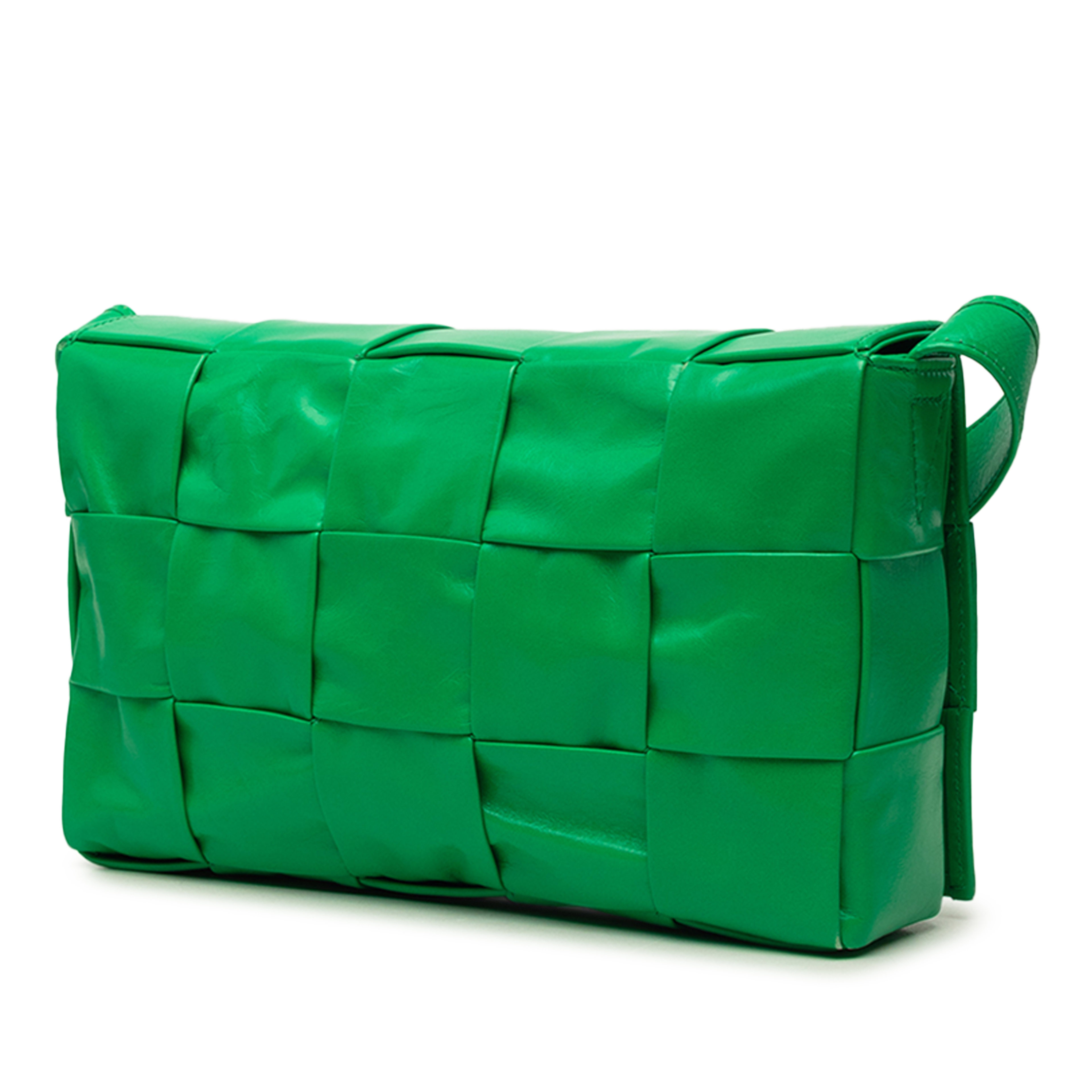 Bottega Veneta Nappa Intrecciato Cassette Crossbody, från Luxclusif, i färgen grön. Klicka för att öppna bilden i stort format
