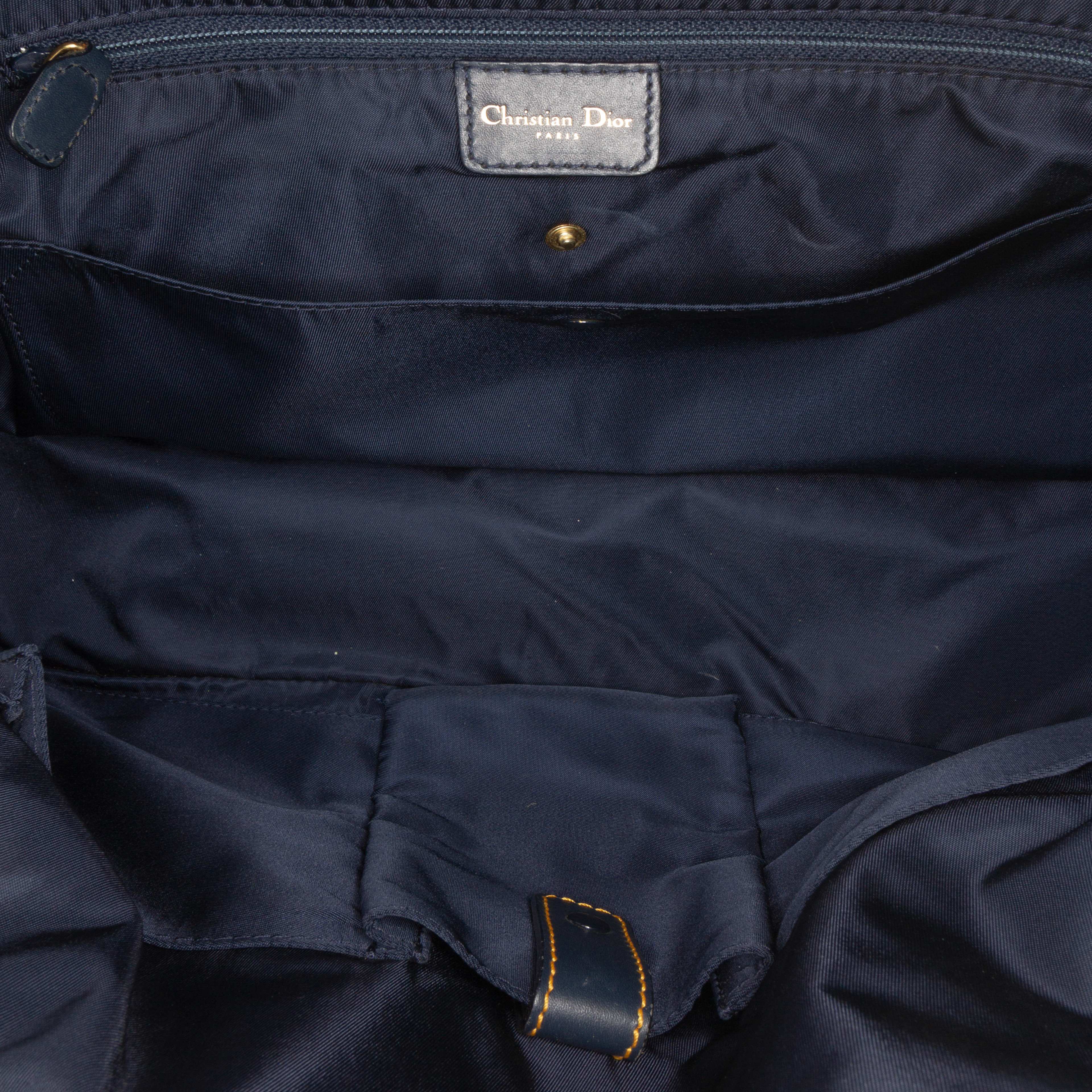 Dior Diorissimo Trotter Canvas Double Saddle Bowler Bag, från Luxclusif, i färgen blue. Klicka för att öppna bilden i stort format