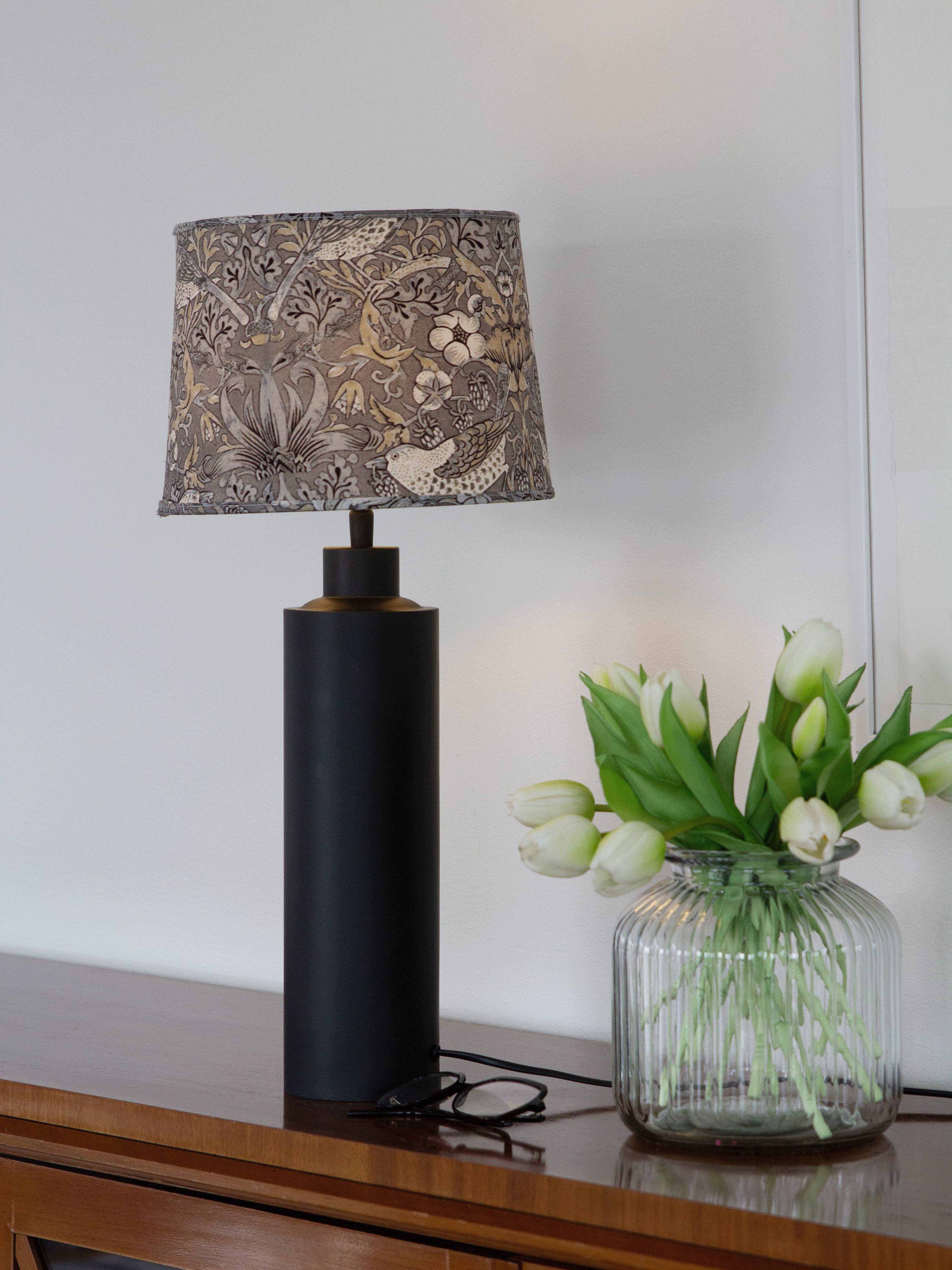 Solo Bordslampa Mönstrad, från PR Home, i färgen black. Klicka för att öppna bilden i stort format