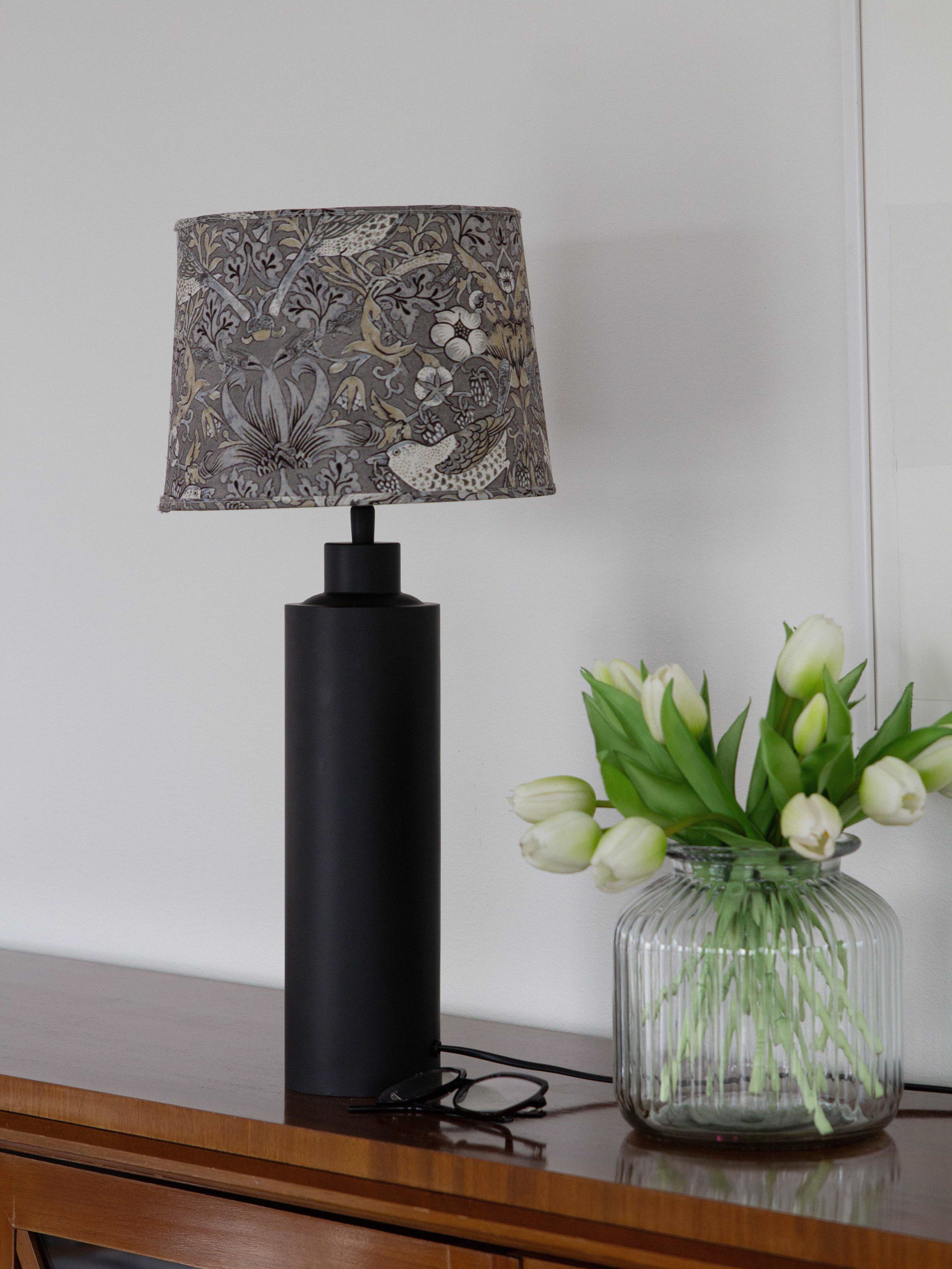 Solo Bordslampa Mönstrad, från PR Home, i färgen black. Klicka för att öppna bilden i stort format