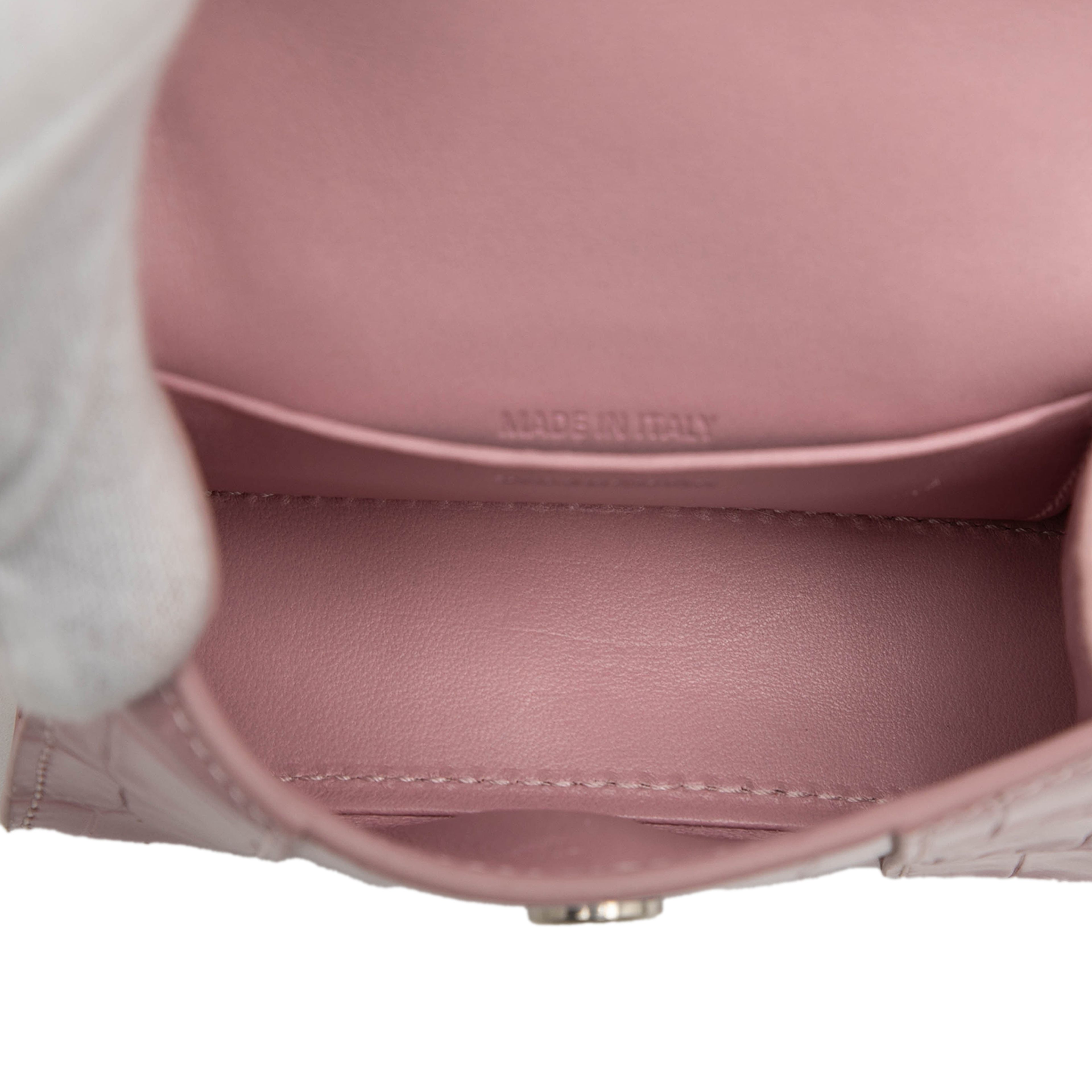 Balenciaga Nano Croc Embossed Hourglass Top Handle Bag, från Luxclusif, i färgen light pink. Klicka för att öppna bilden i stort format