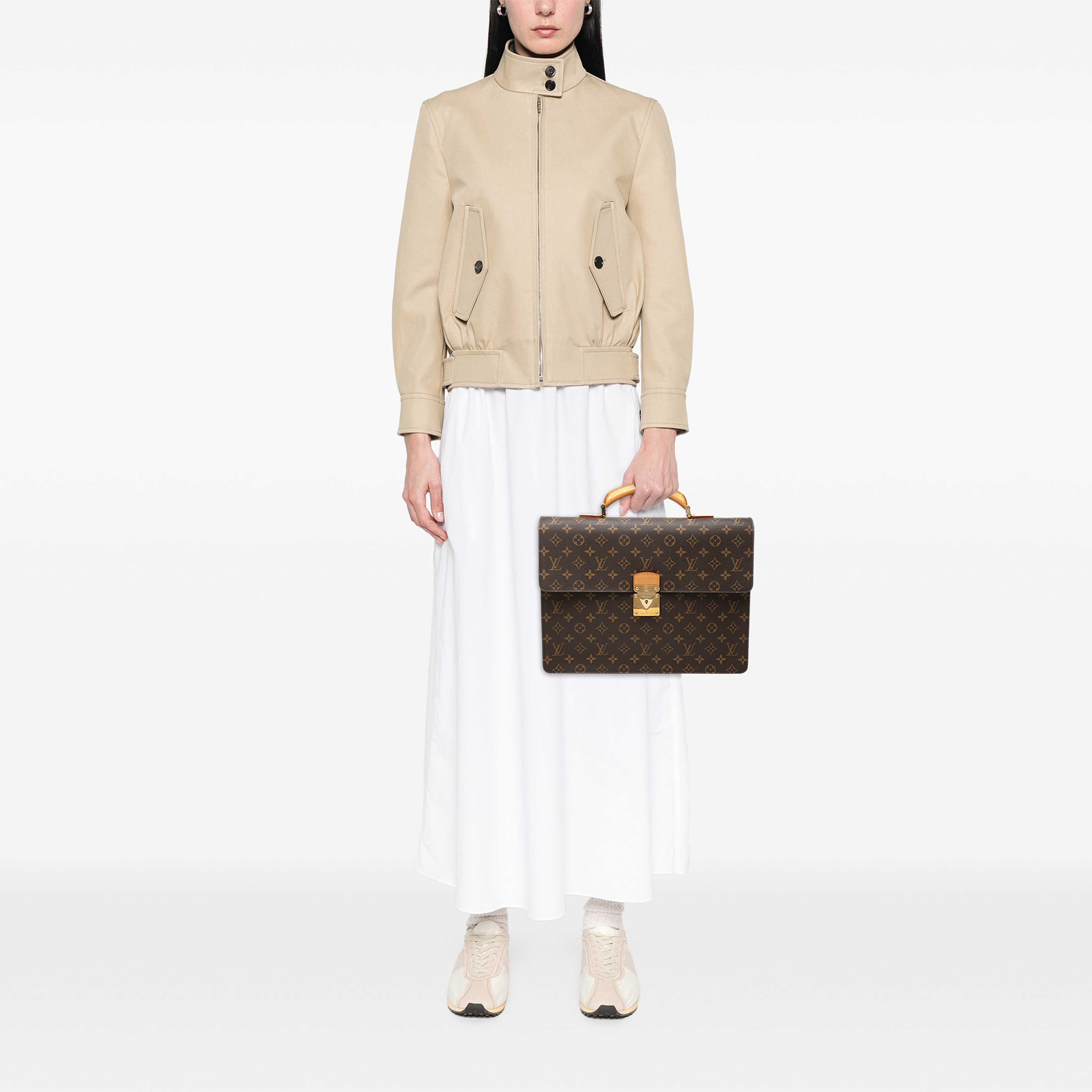 Louis Vuitton Monogram Serviette Conseiller, från Luxclusif, i färgen brun. Klicka för att öppna bilden i stort format