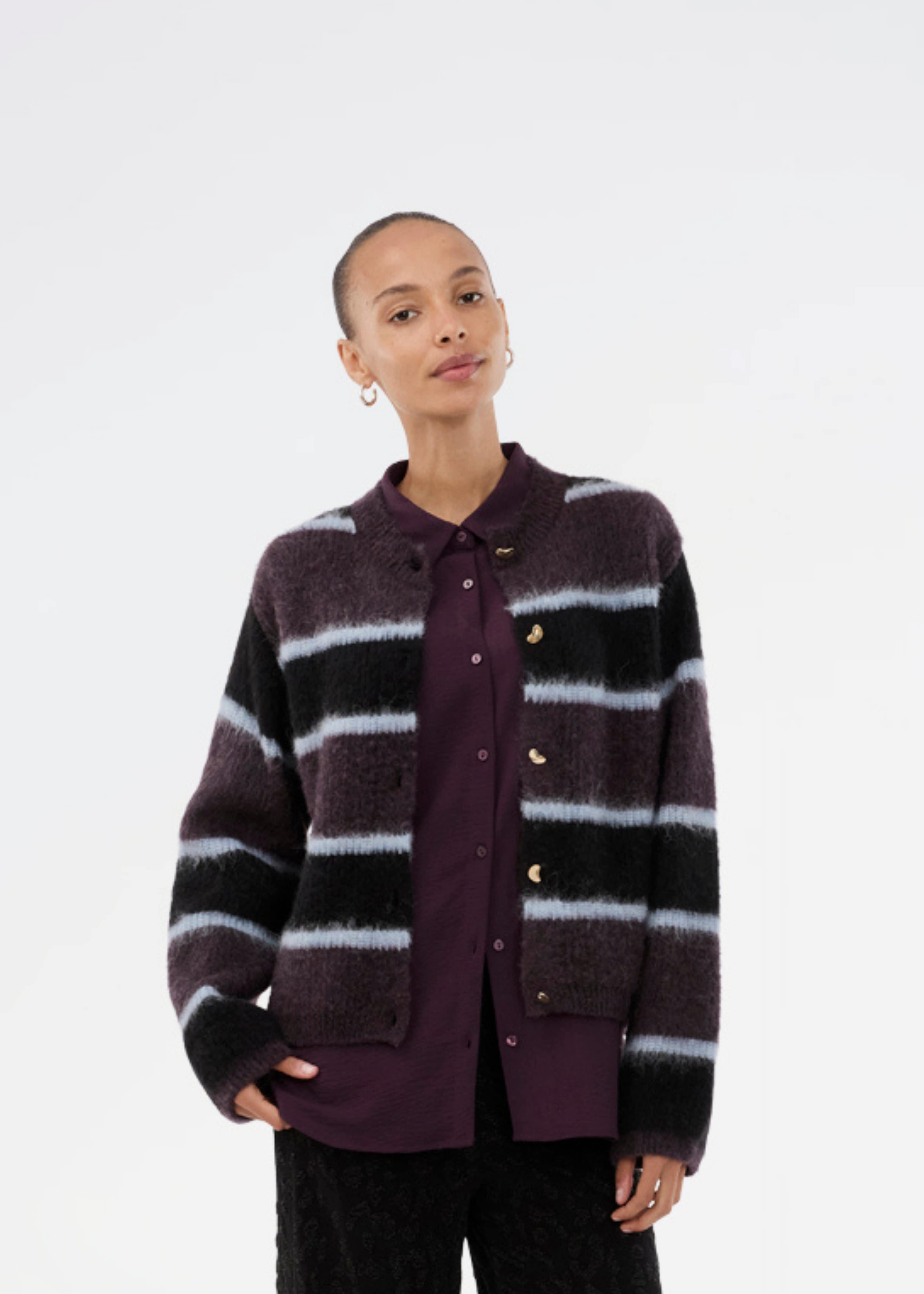 Rafaelmd Stripe Cardigan, från Modström, i färgen winter stripe. Klicka för att öppna bilden i stort format