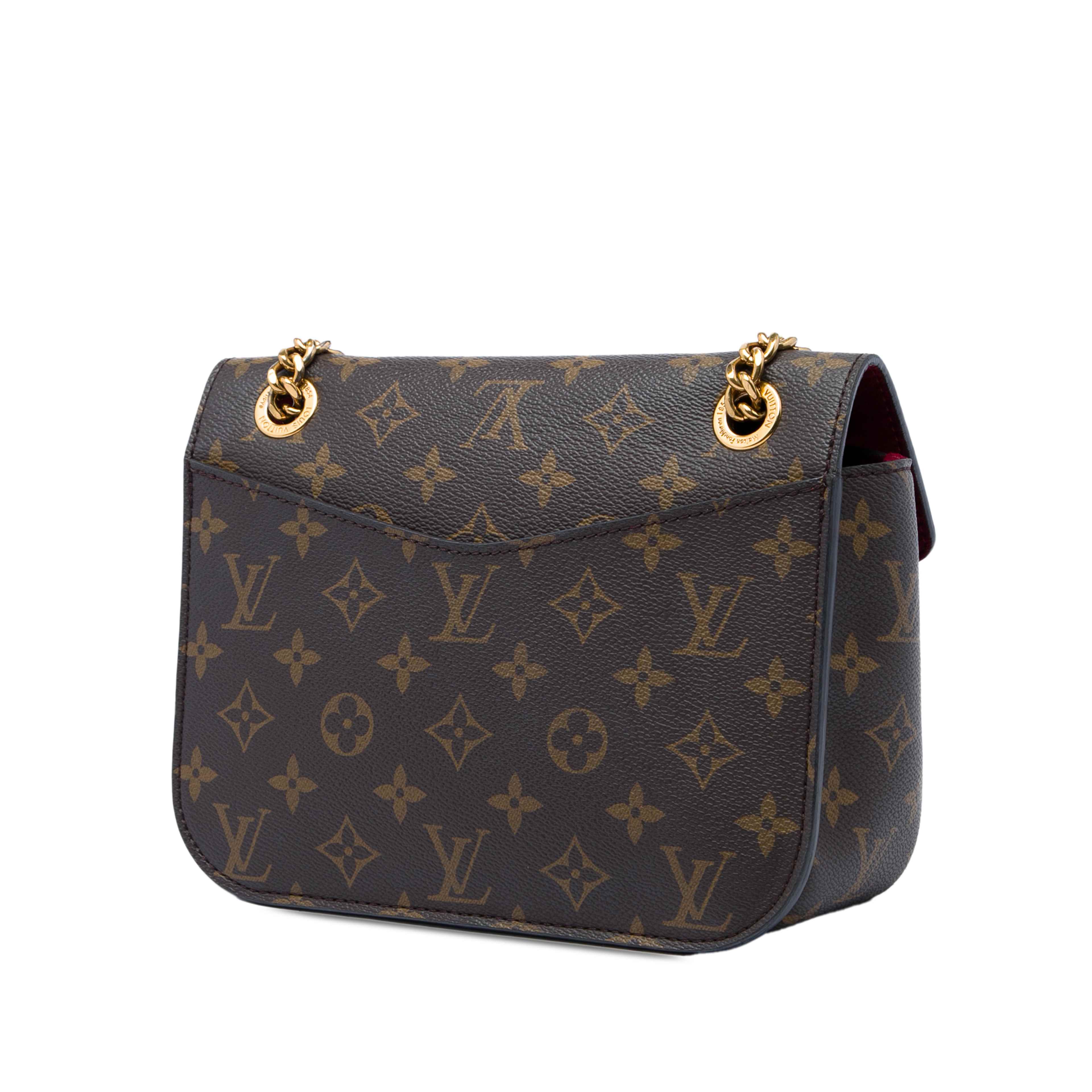 Louis Vuitton Monogram Passy Pm, från Luxclusif, i färgen brun. Klicka för att öppna bilden i stort format