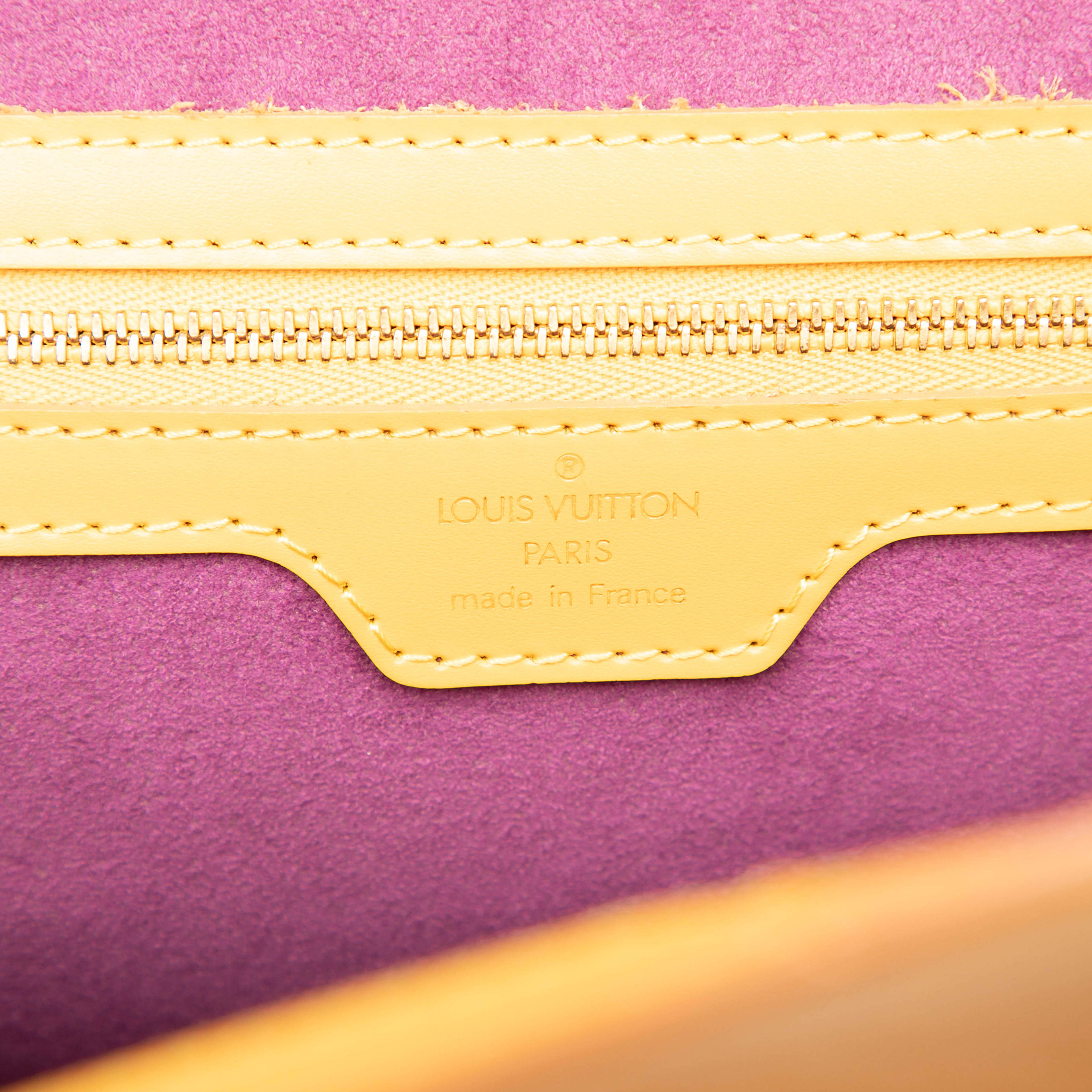 Louis Vuitton Epi Lussac, från Luxclusif, i färgen yellow. Klicka för att öppna bilden i stort format