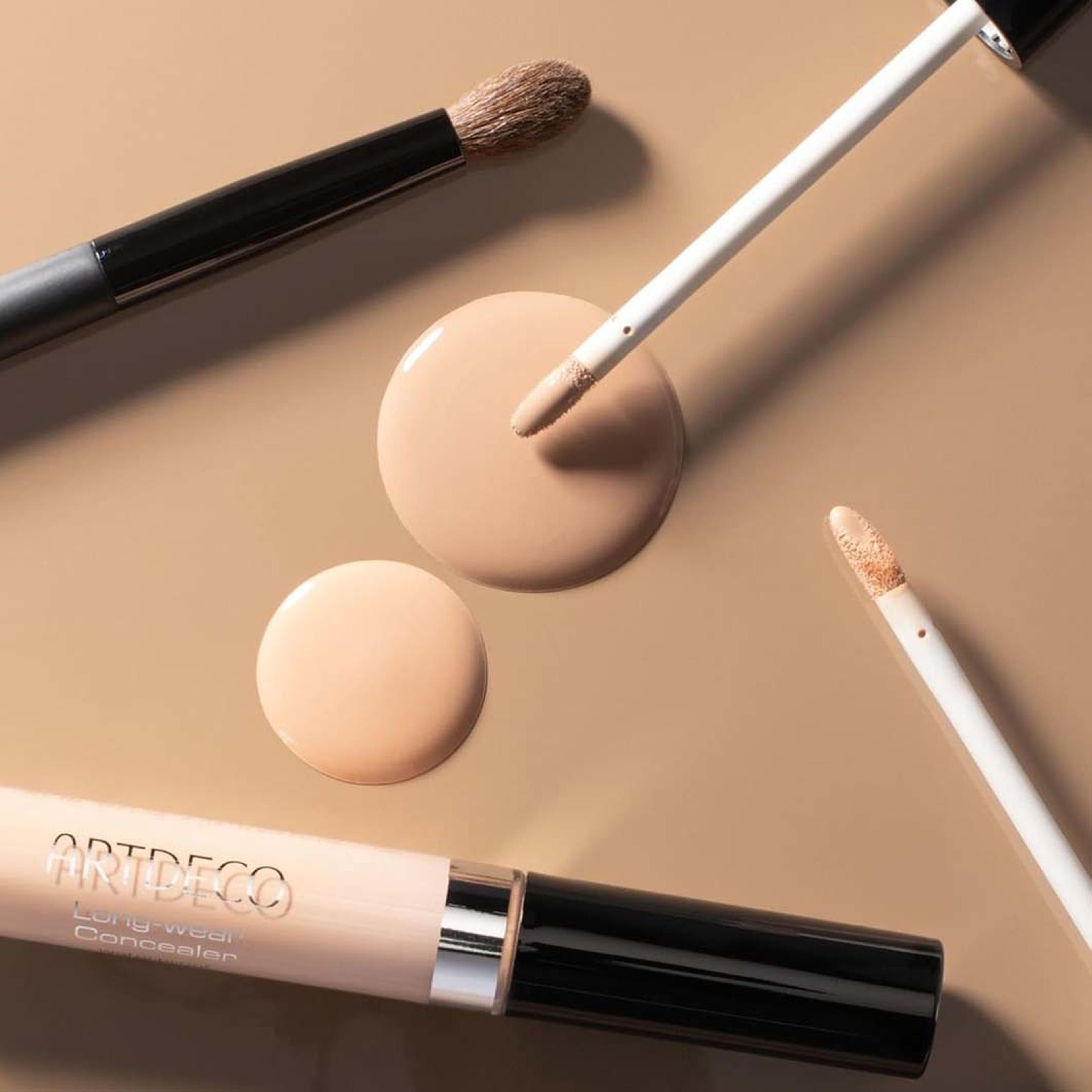 Long-wear Concealer Waterproof, från ARTDECO, i färgen Soft Olive. Klicka för att öppna bilden i stort format