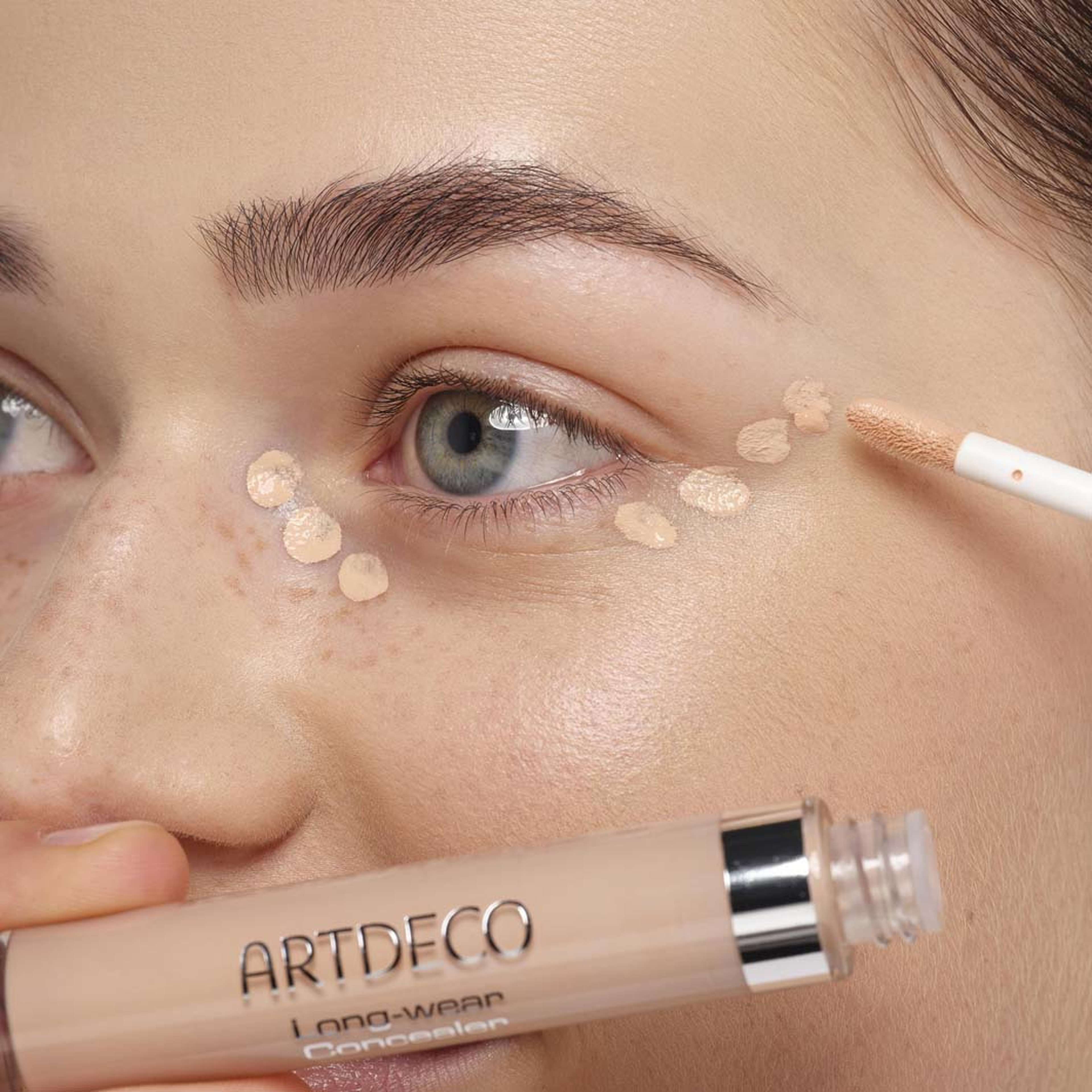 Long-wear Concealer Waterproof, från ARTDECO, i färgen Soft Ivory. Klicka för att öppna bilden i stort format