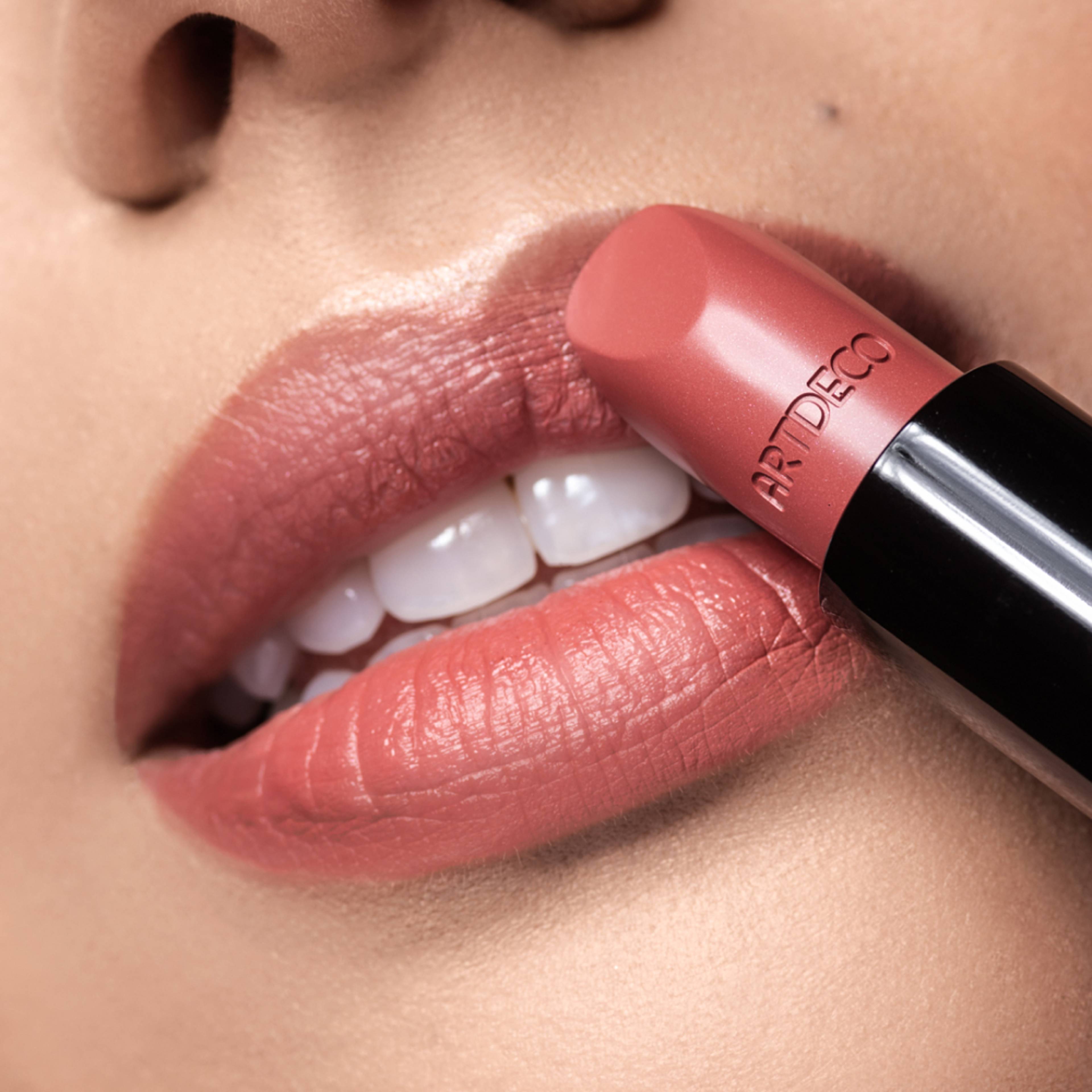Perfect Color Lipstick, från ARTDECO, i färgen Warm Rosewood. Klicka för att öppna bilden i stort format