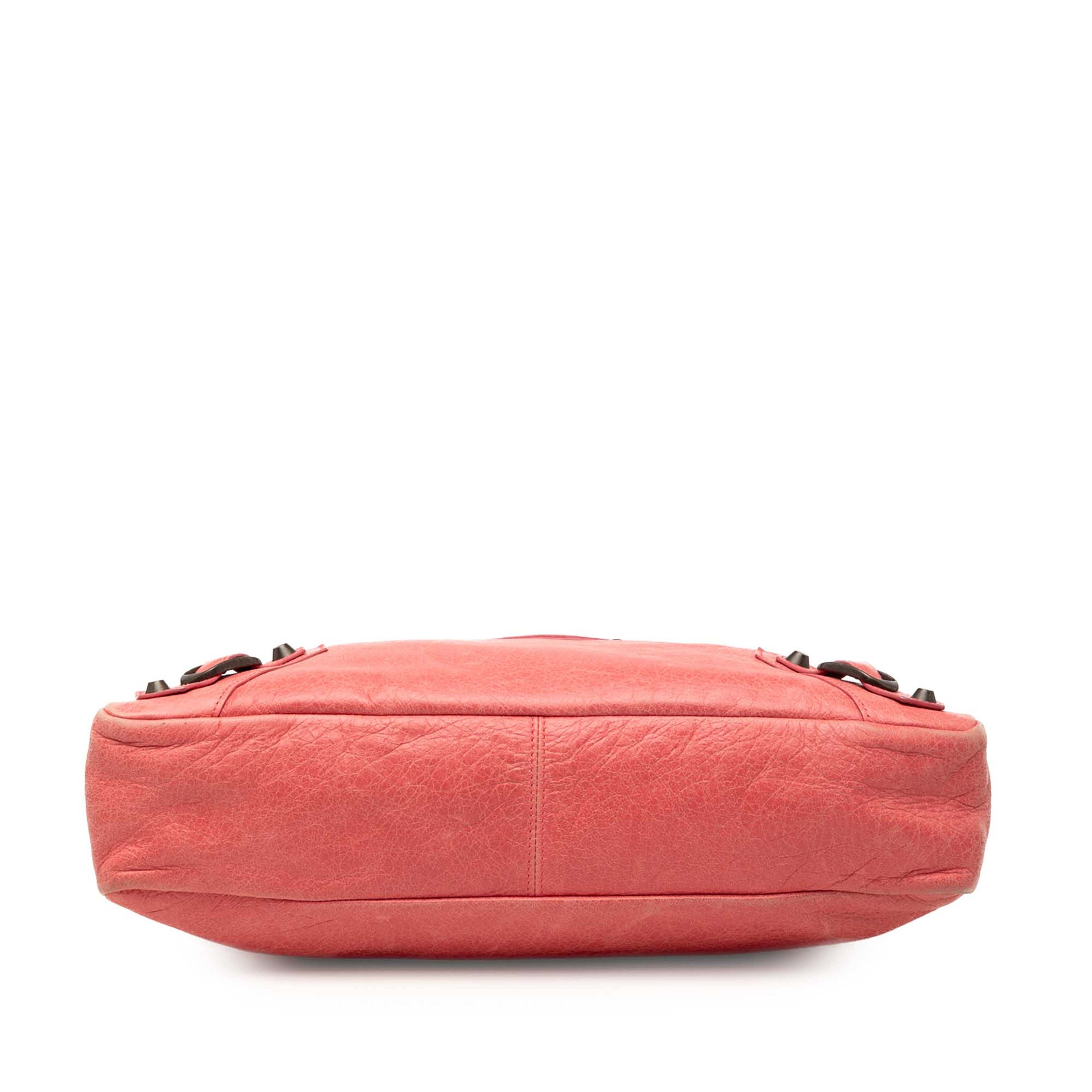 Balenciaga Lambskin Motocross Classic Town Satchel, från Luxclusif, i färgen blush. Klicka för att öppna bilden i stort format