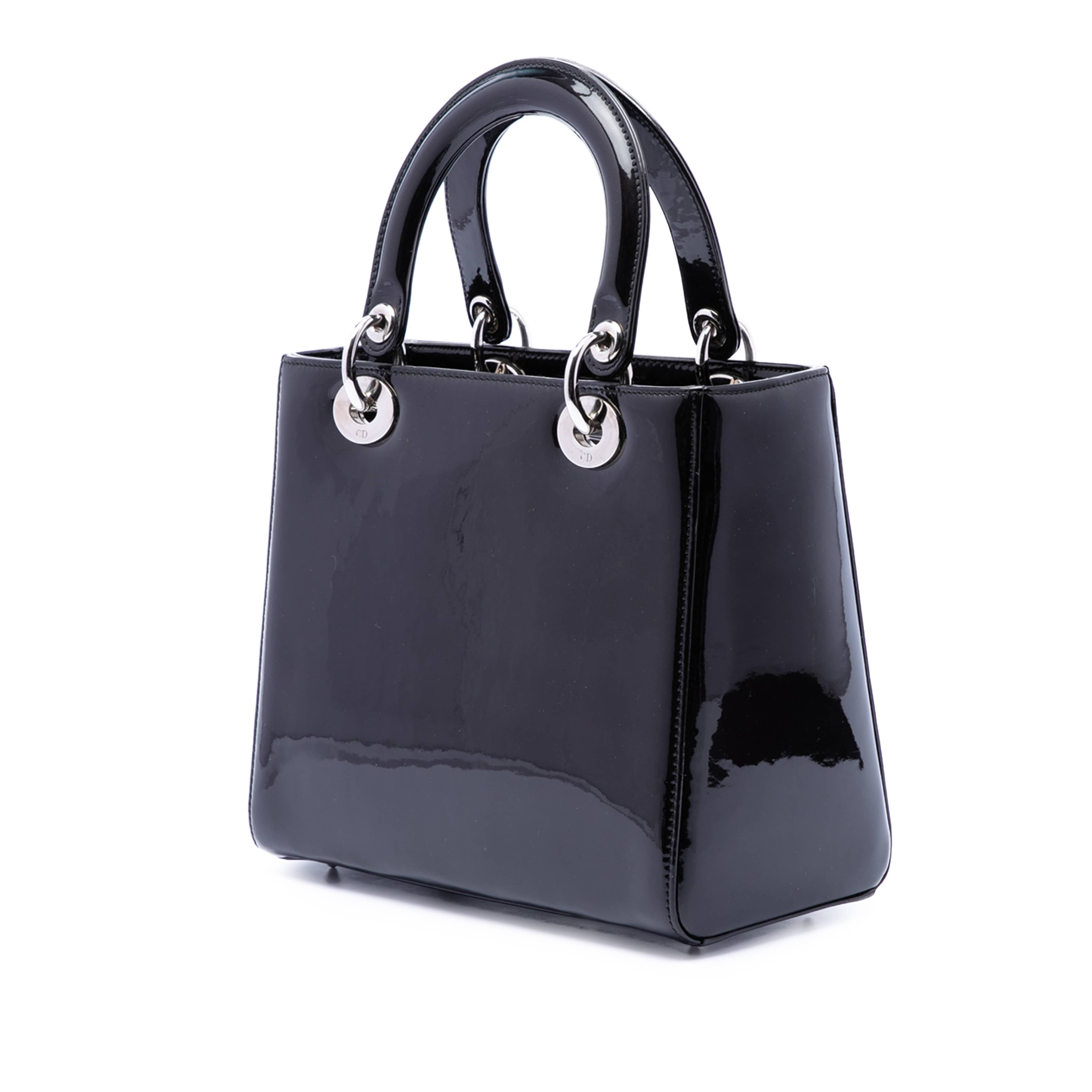 Dior Medium Patent Lady Dior, från Luxclusif, i färgen black. Klicka för att öppna bilden i stort format