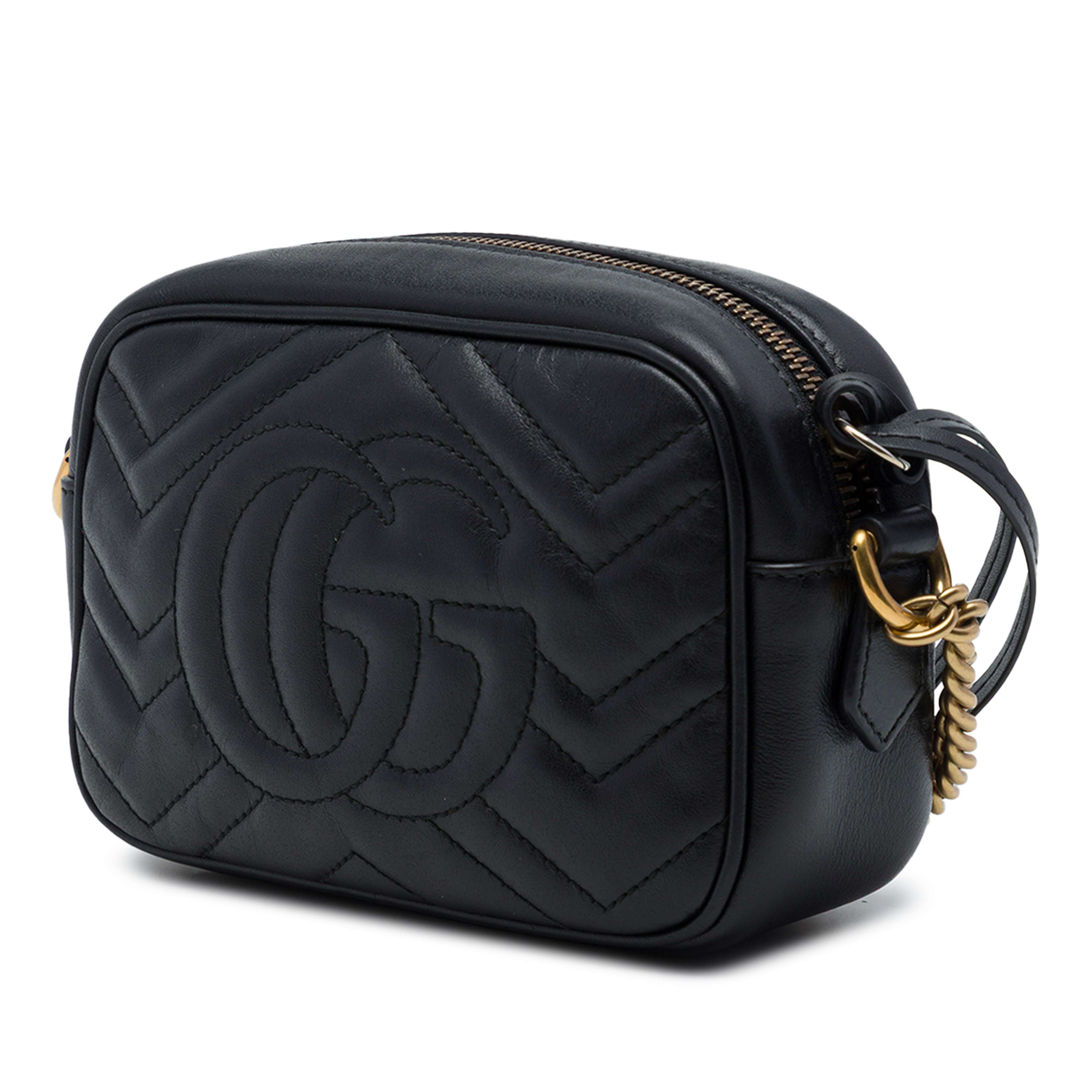 Gucci Mini Gg Marmont Matelasse Calfskin Crossbody, från Luxclusif, i färgen svart. Klicka för att öppna bilden i stort format