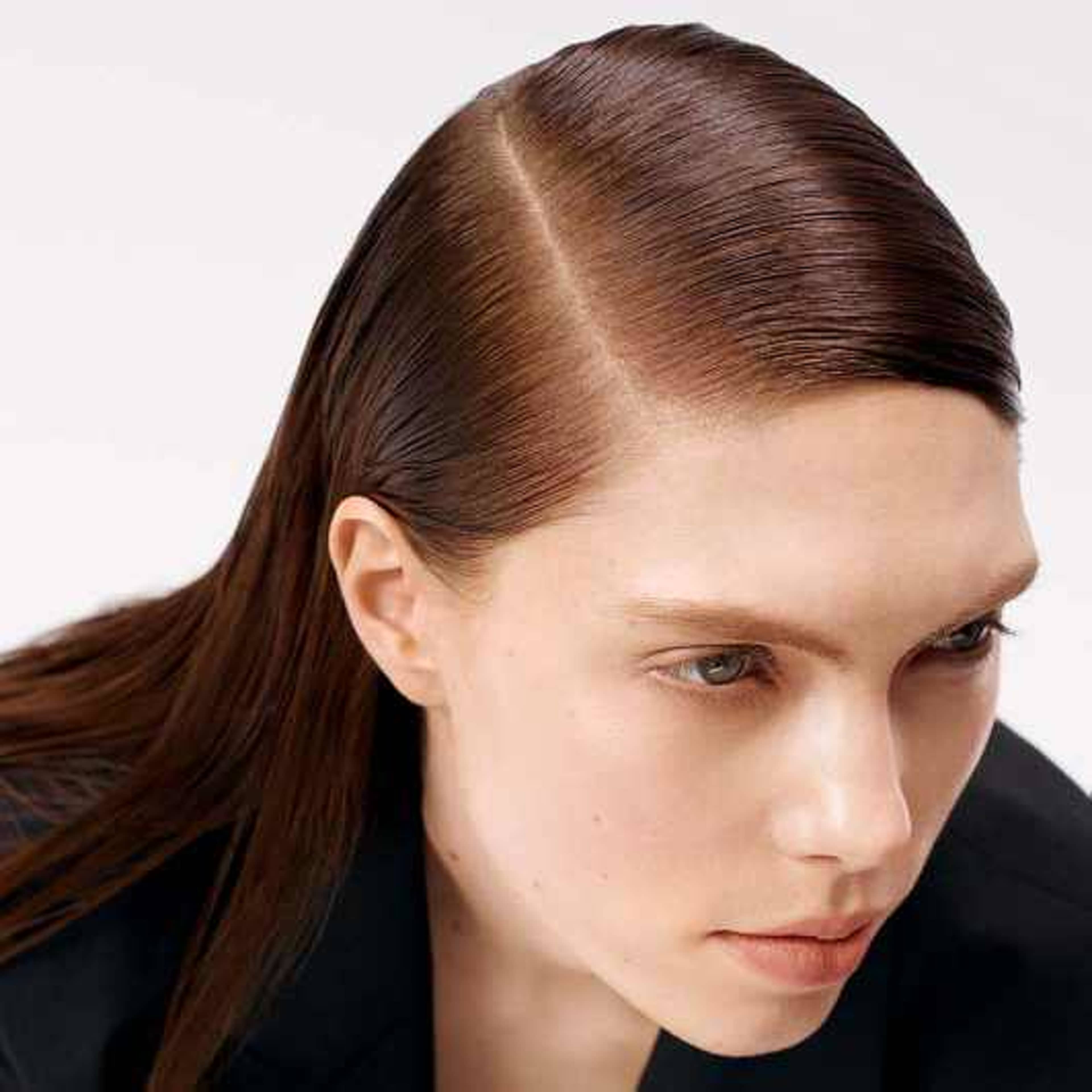 Reshaper Strong Hold & Touchable Feel Hairspray, från Sebastian Professional. Klicka för att öppna bilden i stort format