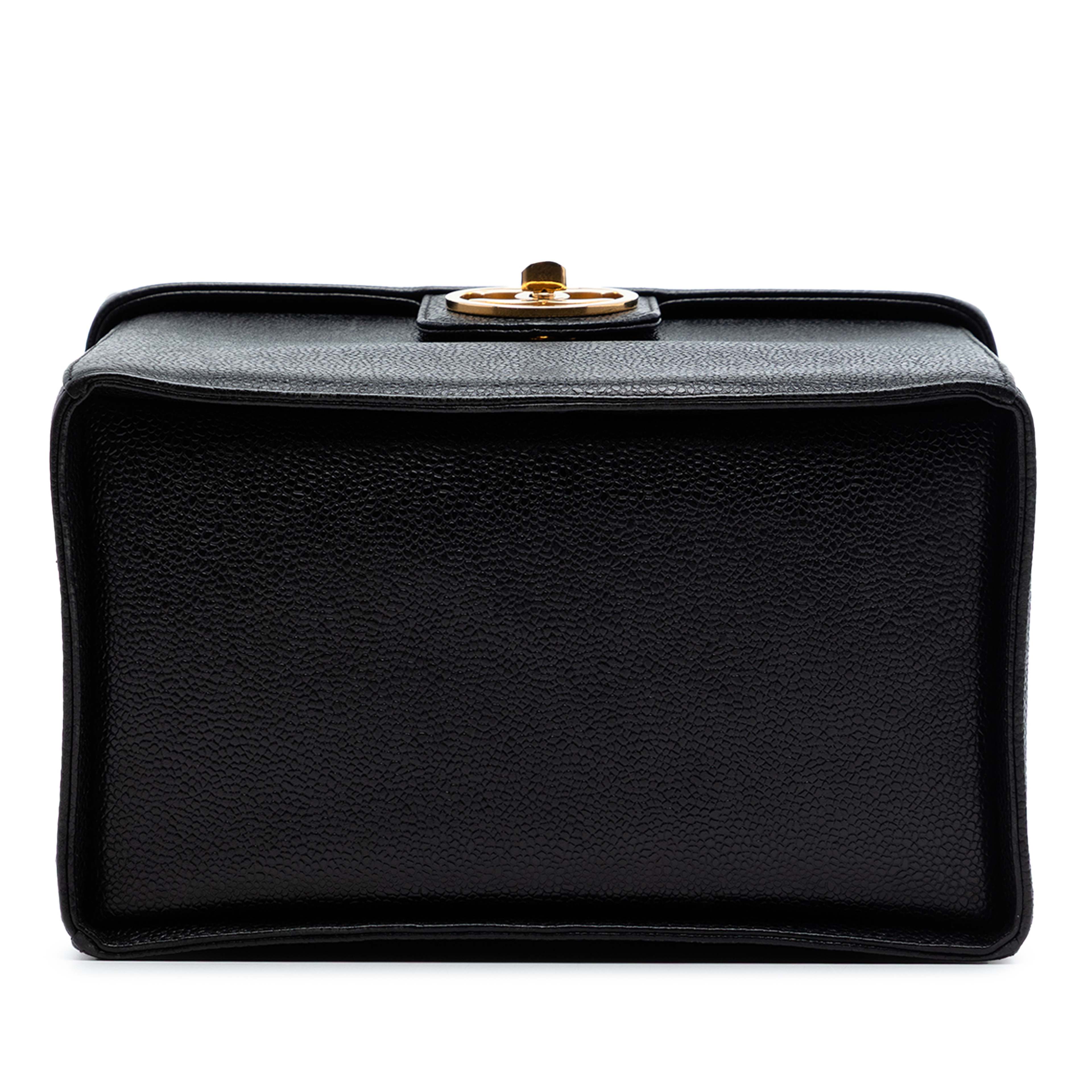 Chanel Cc Caviar Turnlock Vanity Bag, från Luxclusif, i färgen black. Klicka för att öppna bilden i stort format