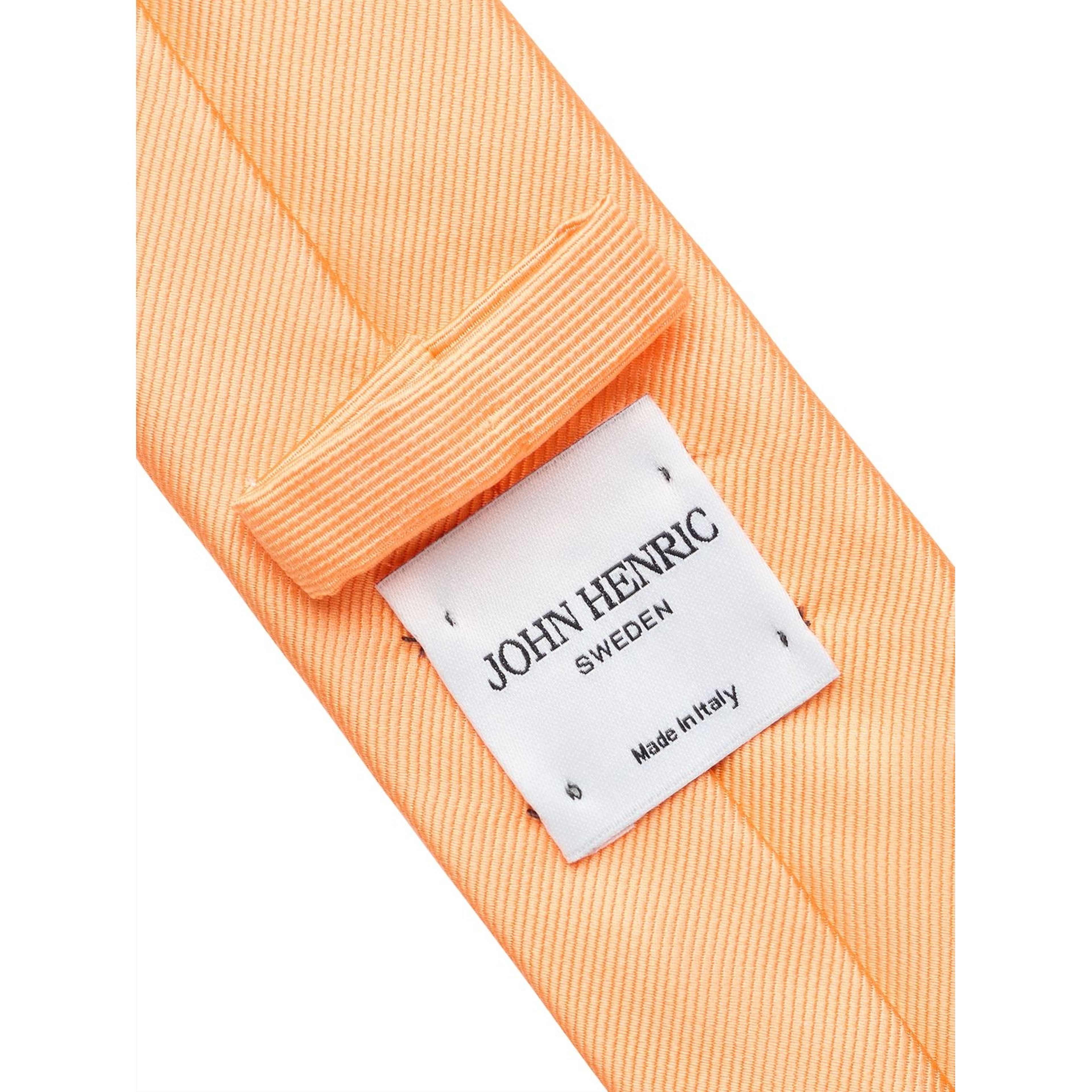 Tie Plain