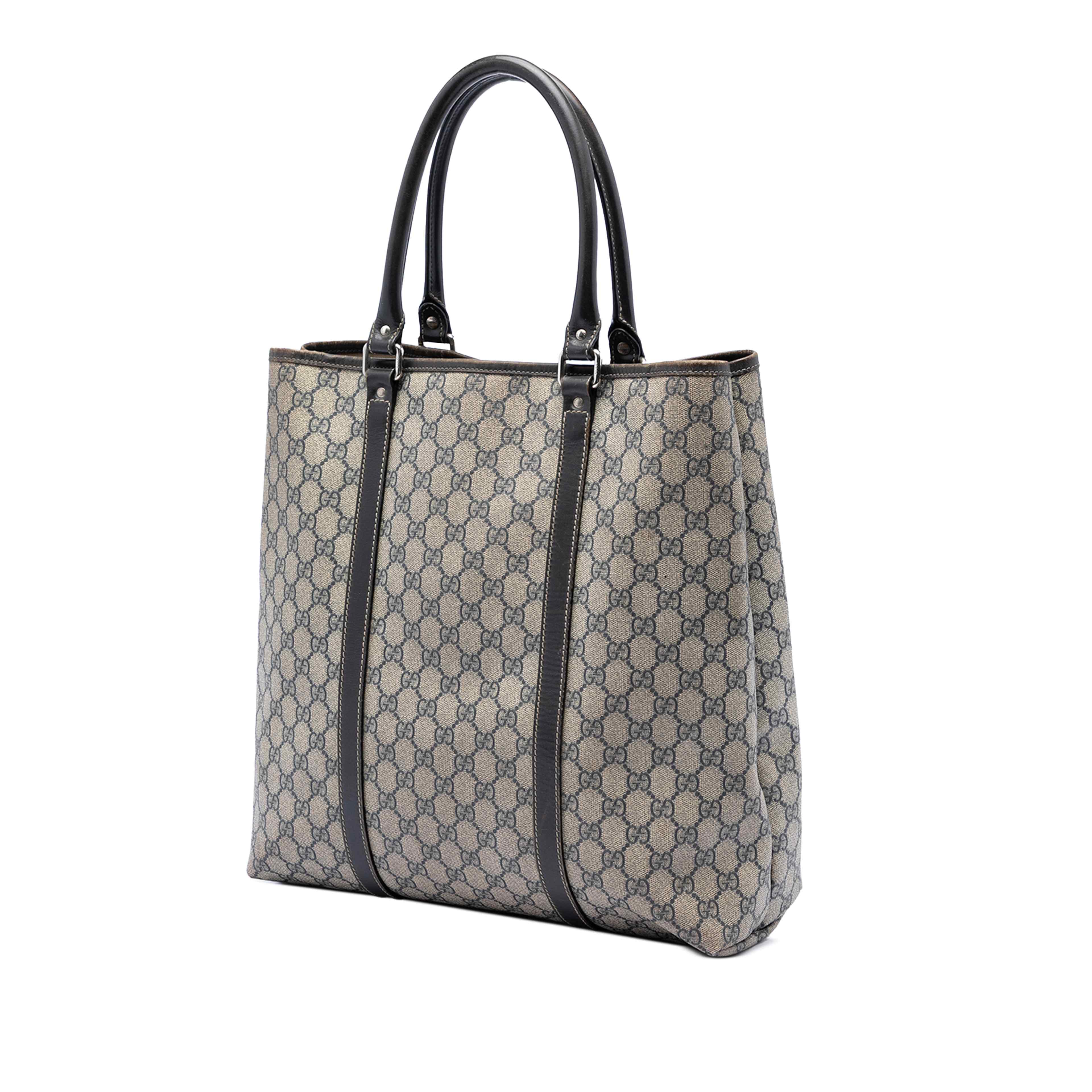 Gucci Gg Supreme Joy Vertical Tote, från Luxclusif, i färgen beige. Klicka för att öppna bilden i stort format