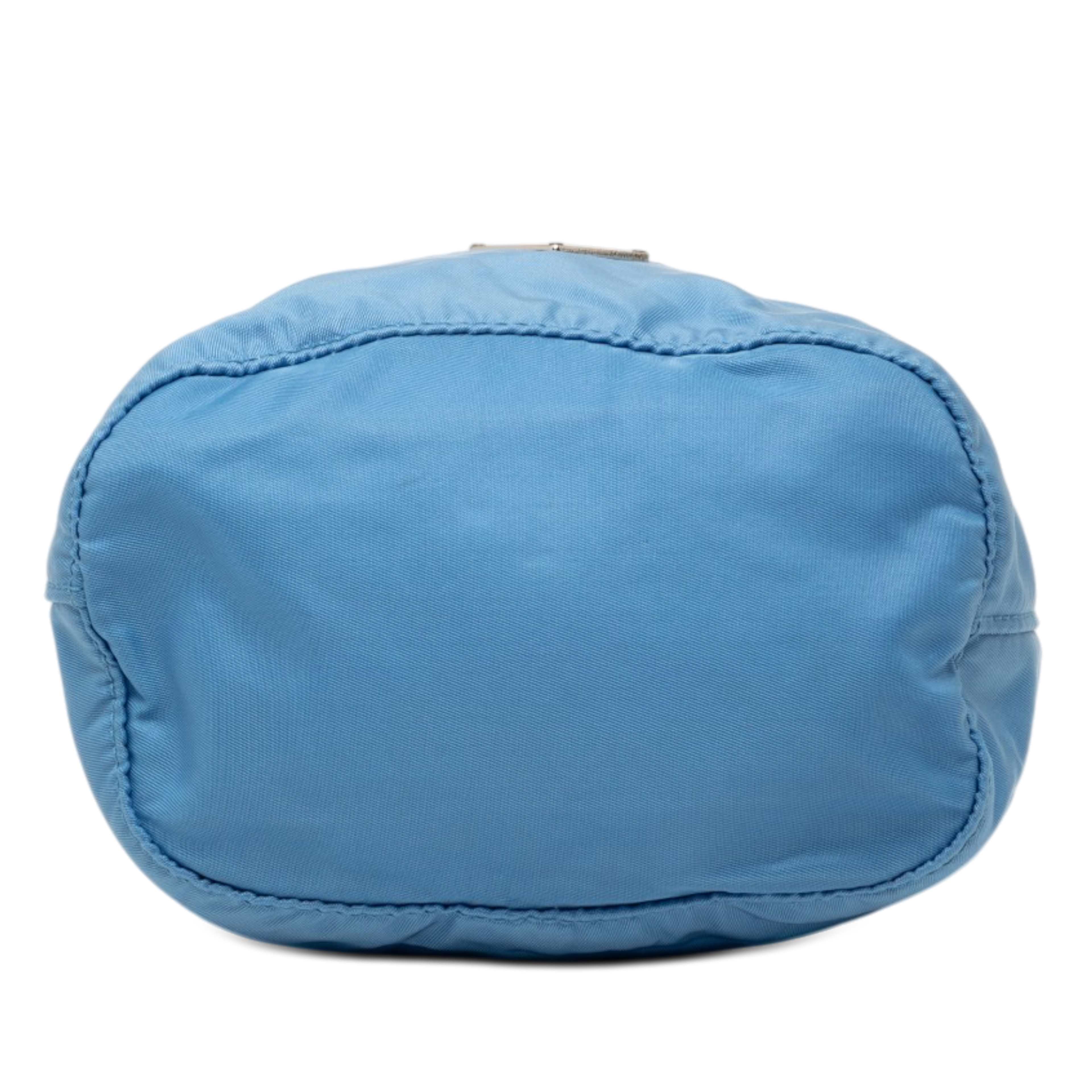 Prada Tessuto Drawstring Pouch, från Luxclusif, i färgen blå. Klicka för att öppna bilden i stort format