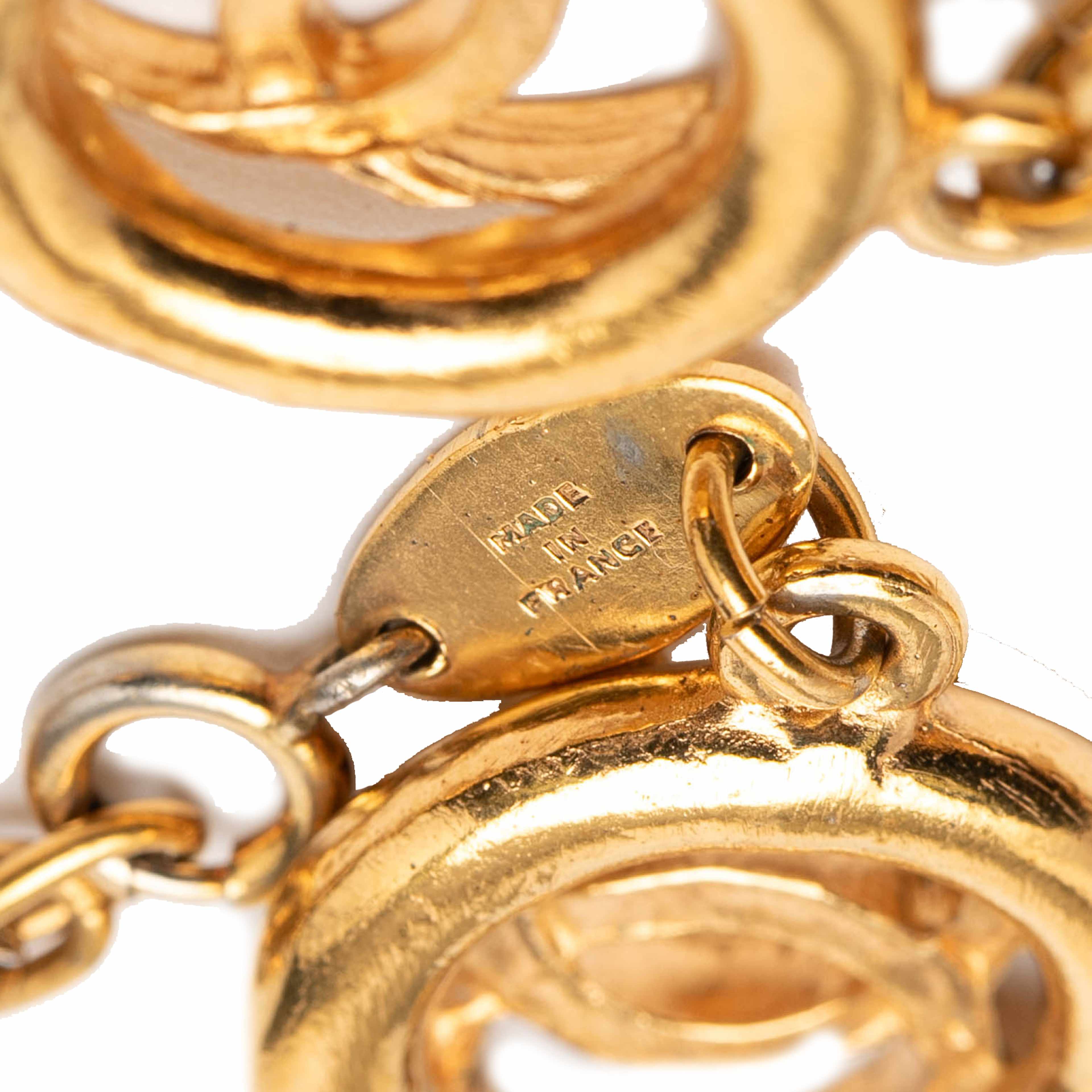 Chanel Cc Gold Plated Openwork Circle Charms Link Bracelet, från Luxclusif, i färgen gold. Klicka för att öppna bilden i stort format