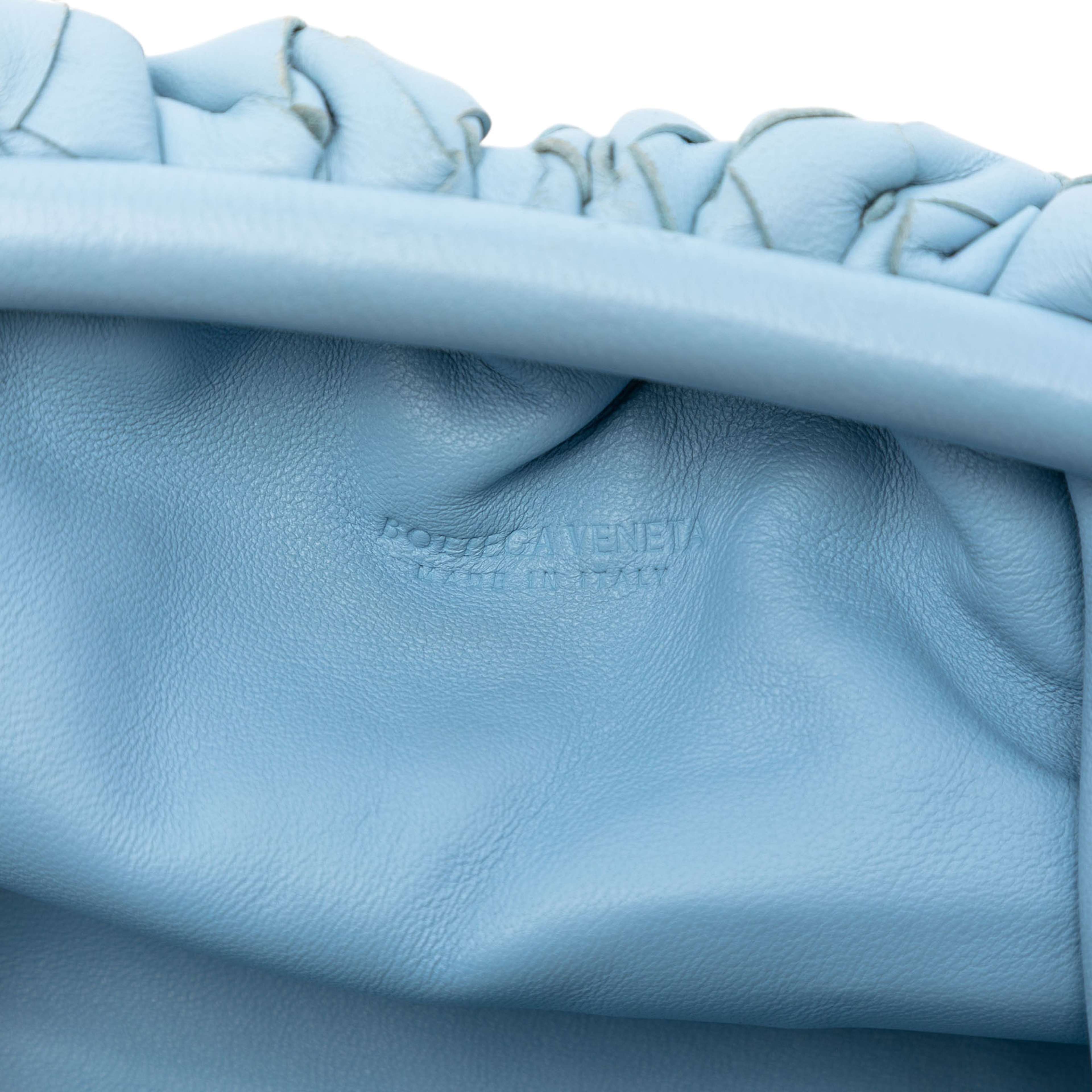 Bottega Veneta Nappa Intrecciato The Mini Pouch Crossbody, från Luxclusif, i färgen light blue. Klicka för att öppna bilden i stort format