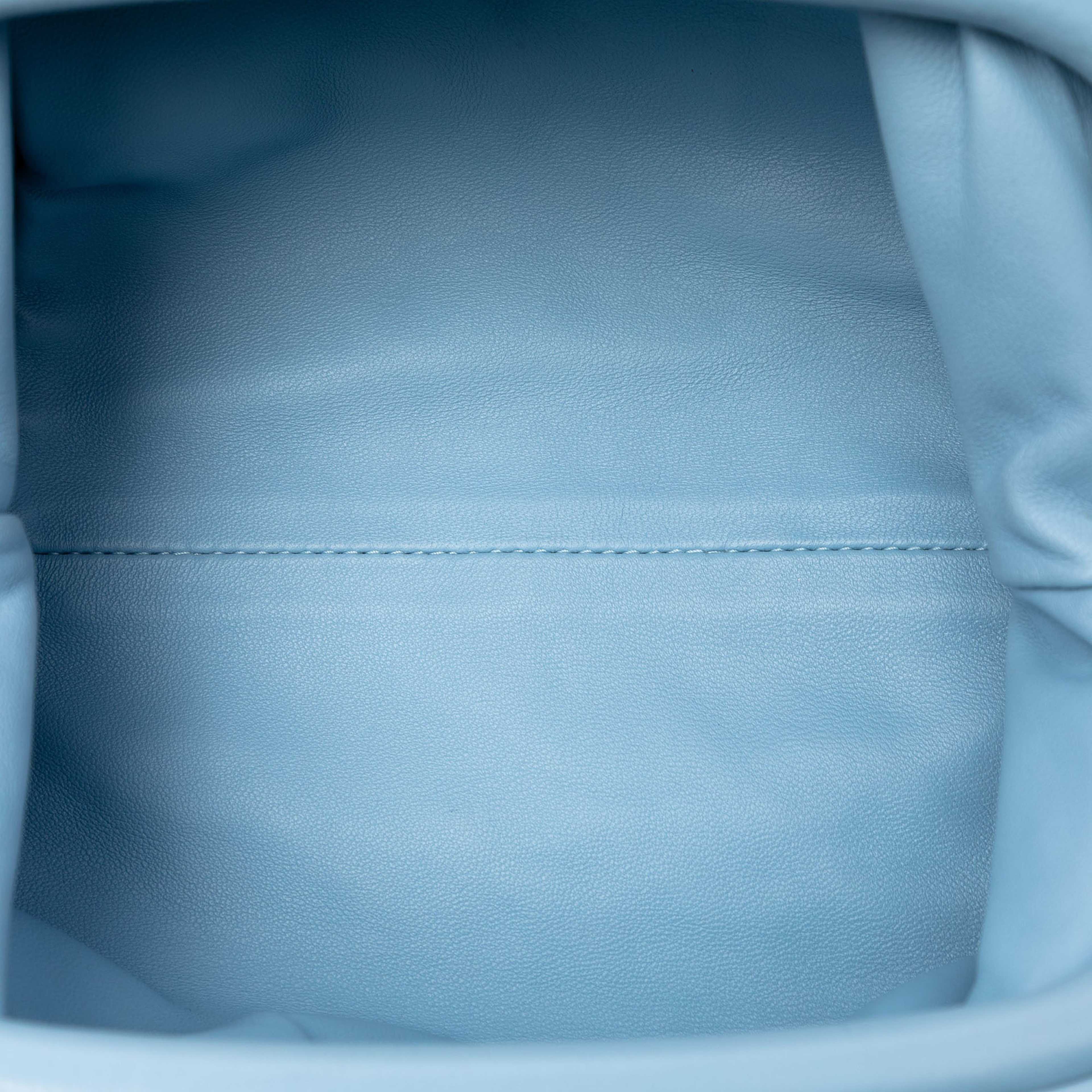 Bottega Veneta Nappa Intrecciato The Mini Pouch Crossbody, från Luxclusif, i färgen light blue. Klicka för att öppna bilden i stort format