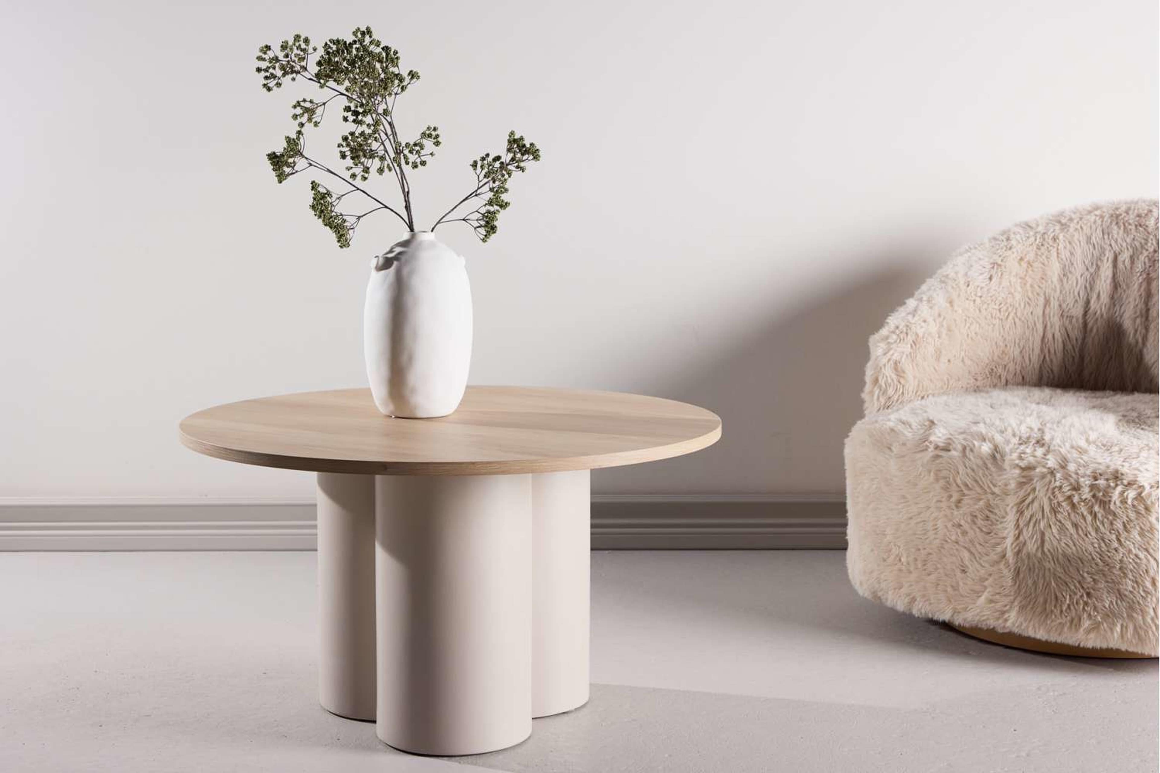 Olivia Soffbord, från Venture Home, i färgen beige,whitewash. Klicka för att öppna bilden i stort format