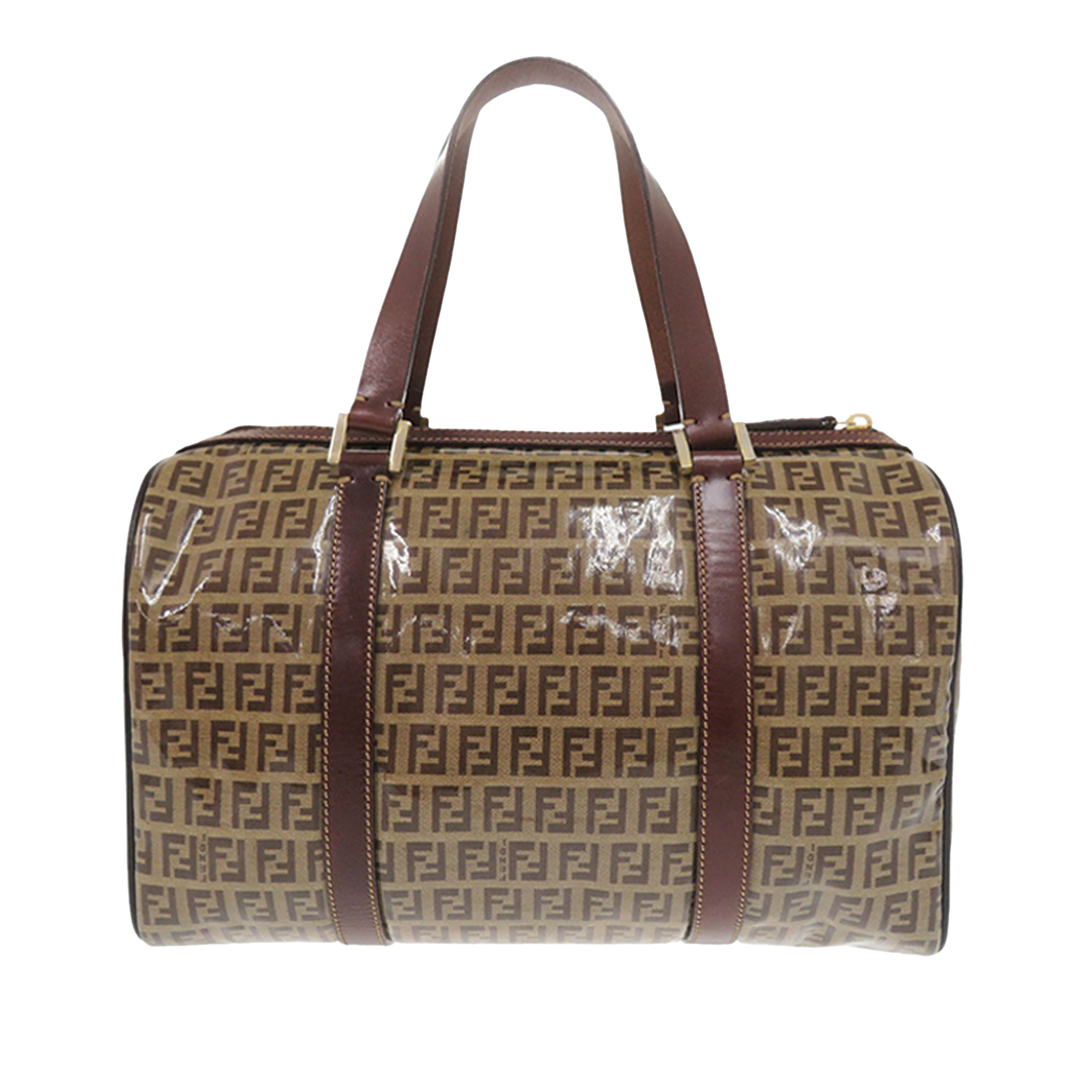 Fendi Zucchino Crystal Boston Bag, från Luxclusif, i färgen beige. Klicka för att öppna bilden i stort format