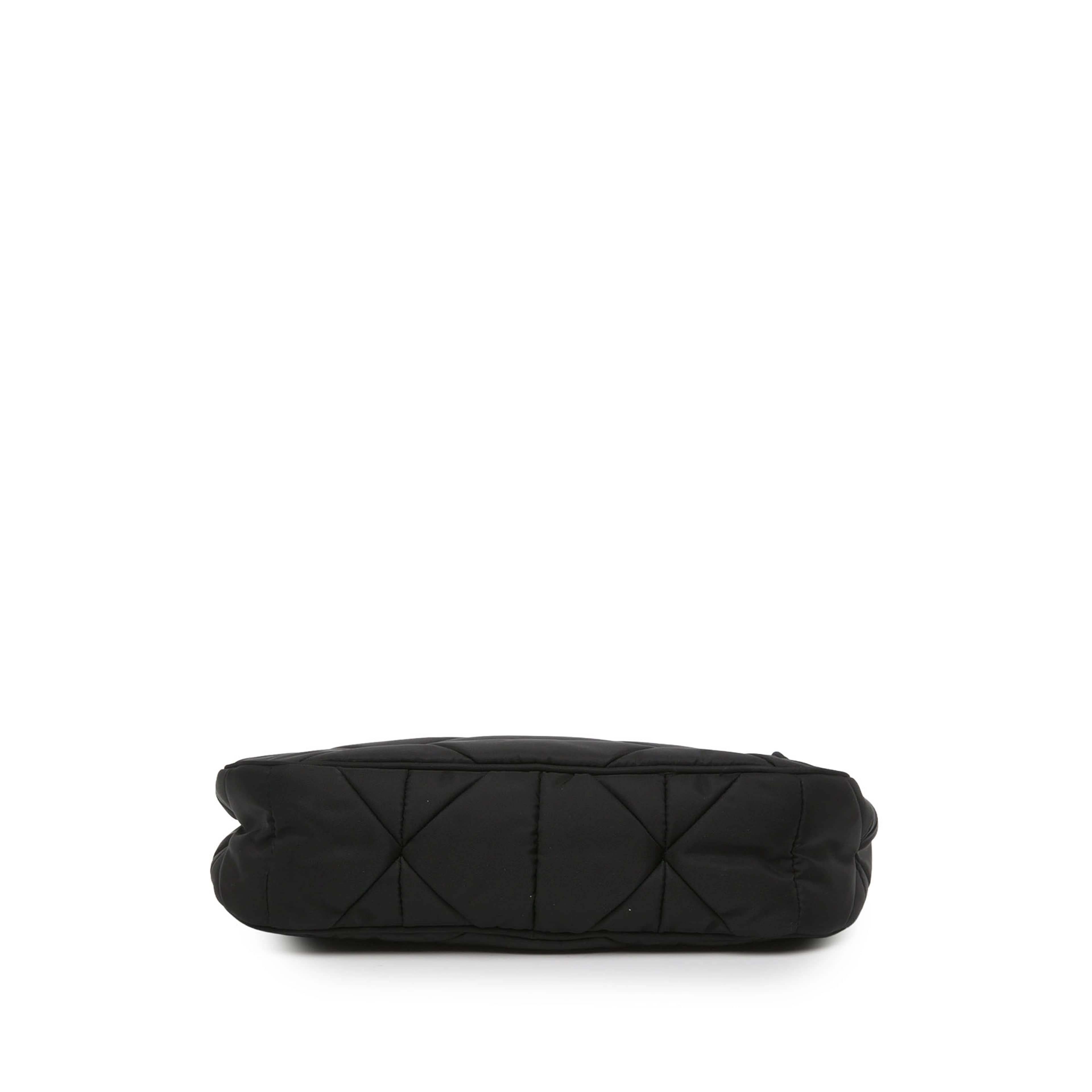 Prada Padded Re Nylon Crossbody, från Luxclusif, i färgen svart. Klicka för att öppna bilden i stort format