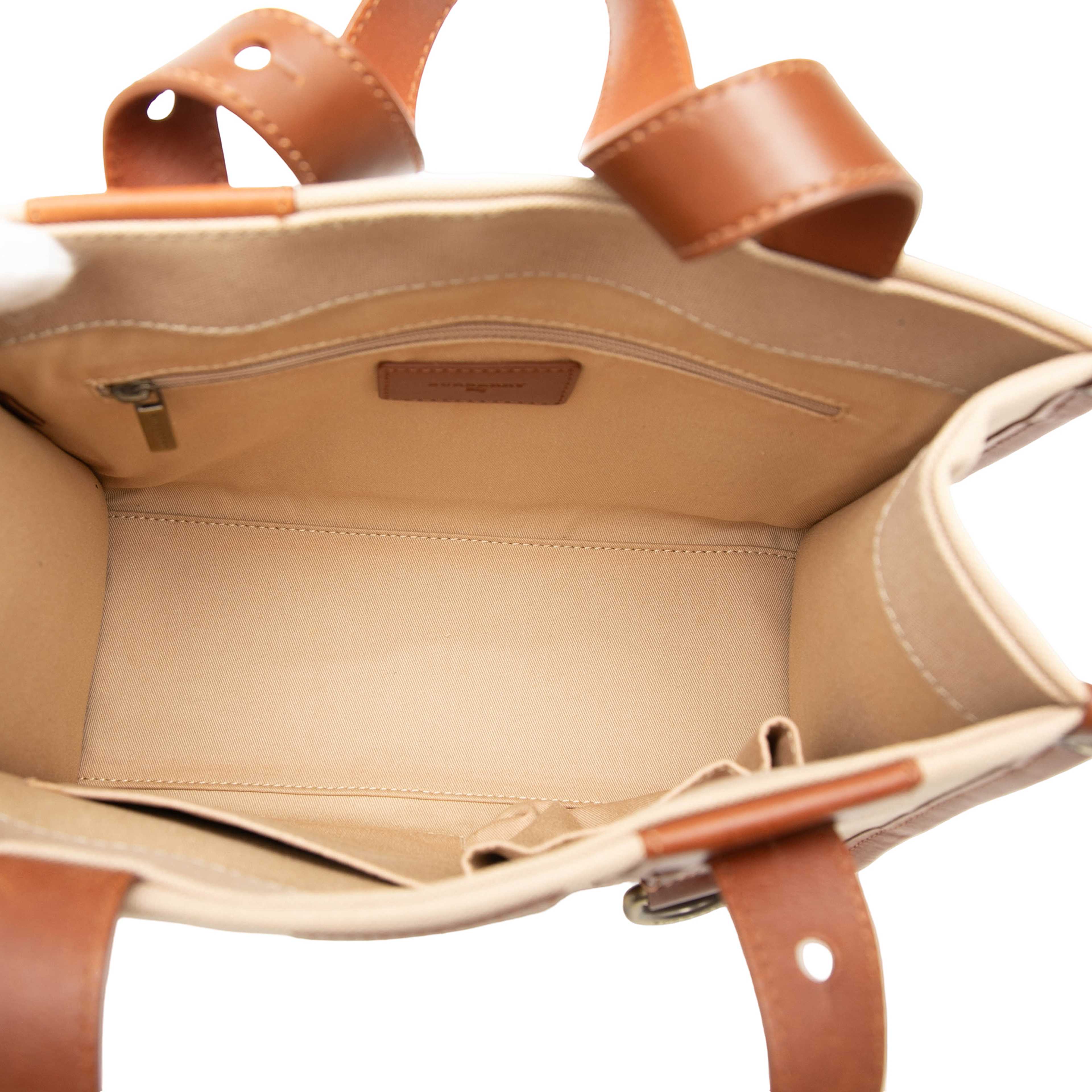 Burberry Canvas Tote, från Luxclusif, i färgen beige. Klicka för att öppna bilden i stort format