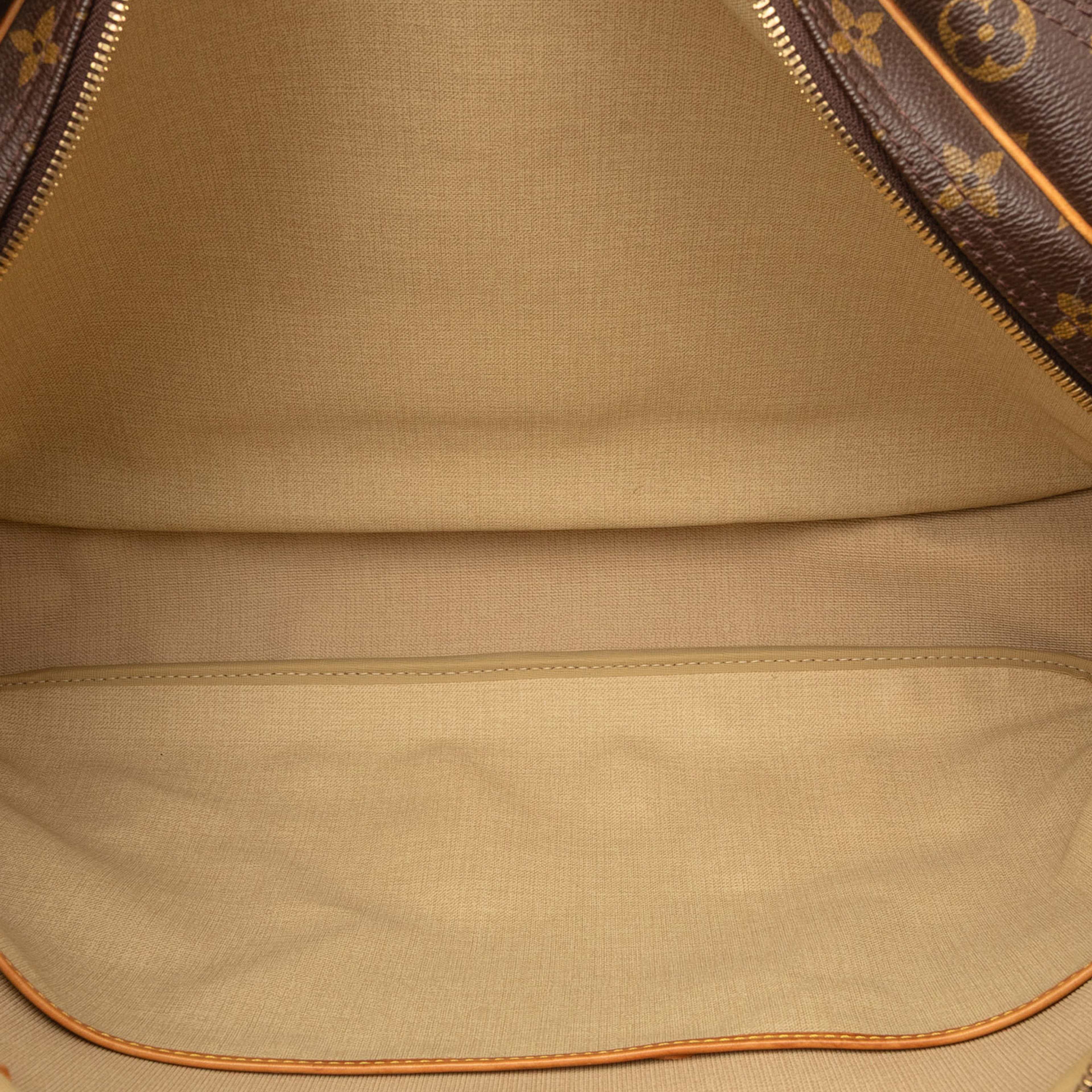 Louis Vuitton Monogram Alize 24 Heures, från Luxclusif, i färgen brown. Klicka för att öppna bilden i stort format