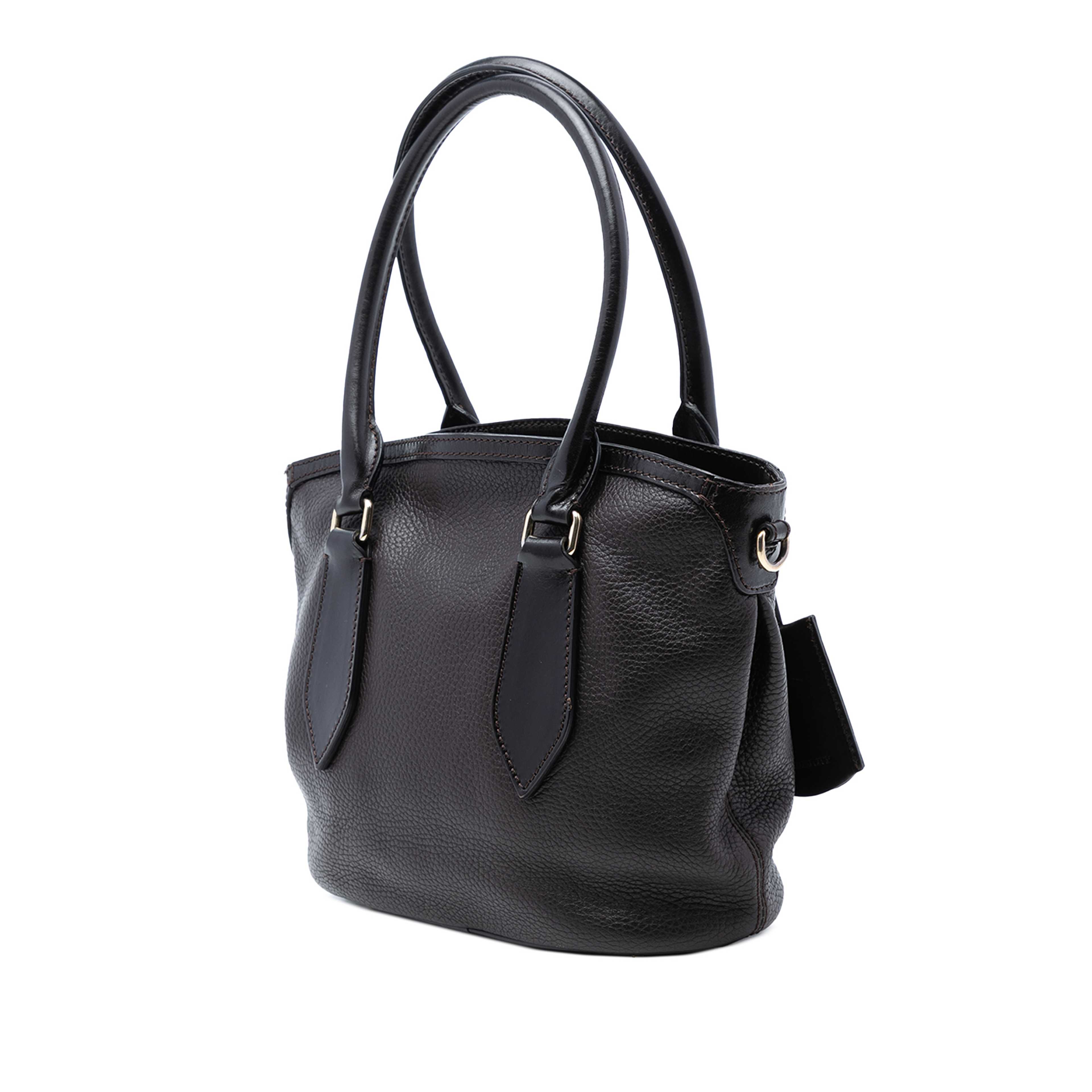 Burberry Grainy Calfskin Satchel, från Luxclusif, i färgen black. Klicka för att öppna bilden i stort format