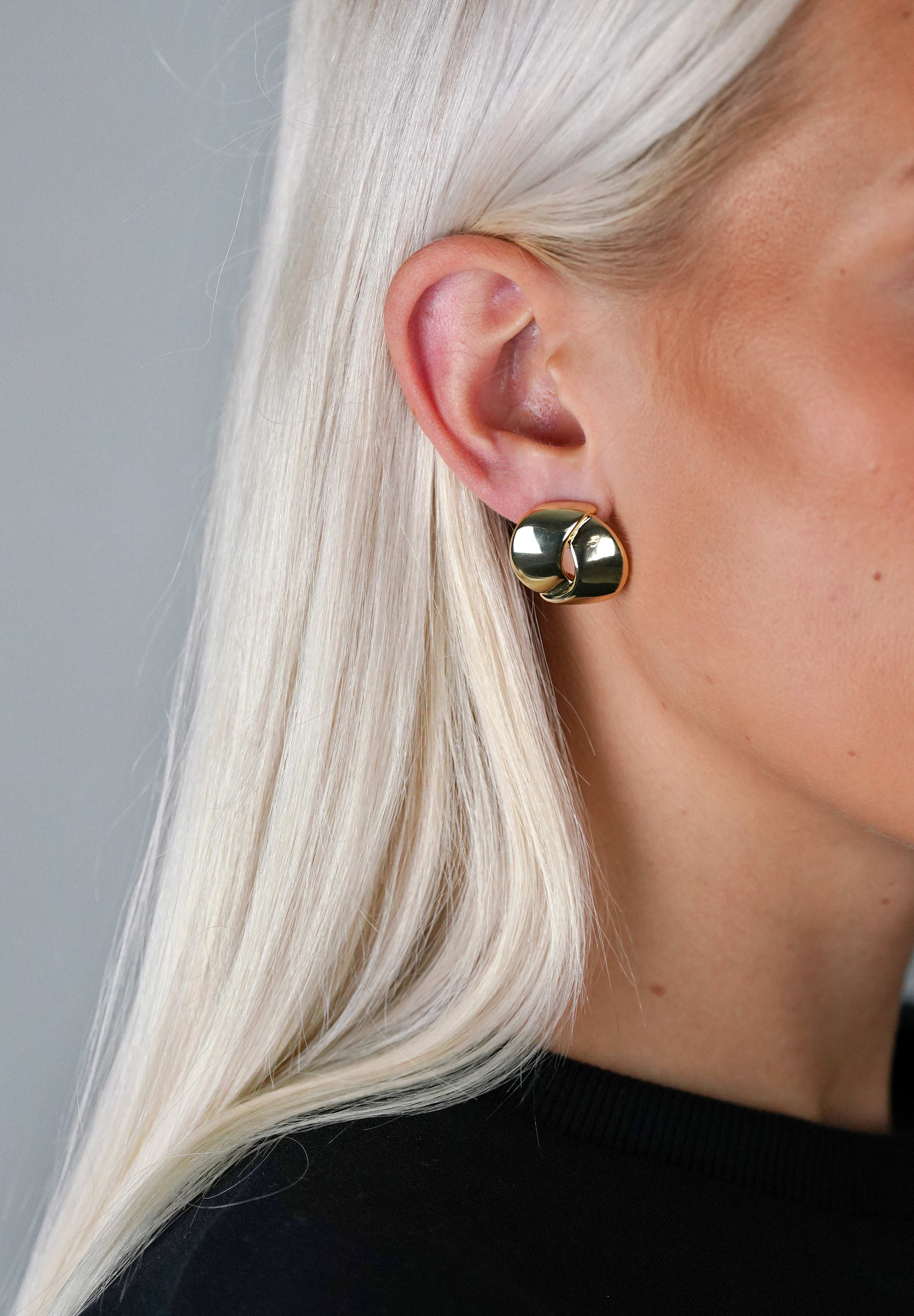 Adriana Ear