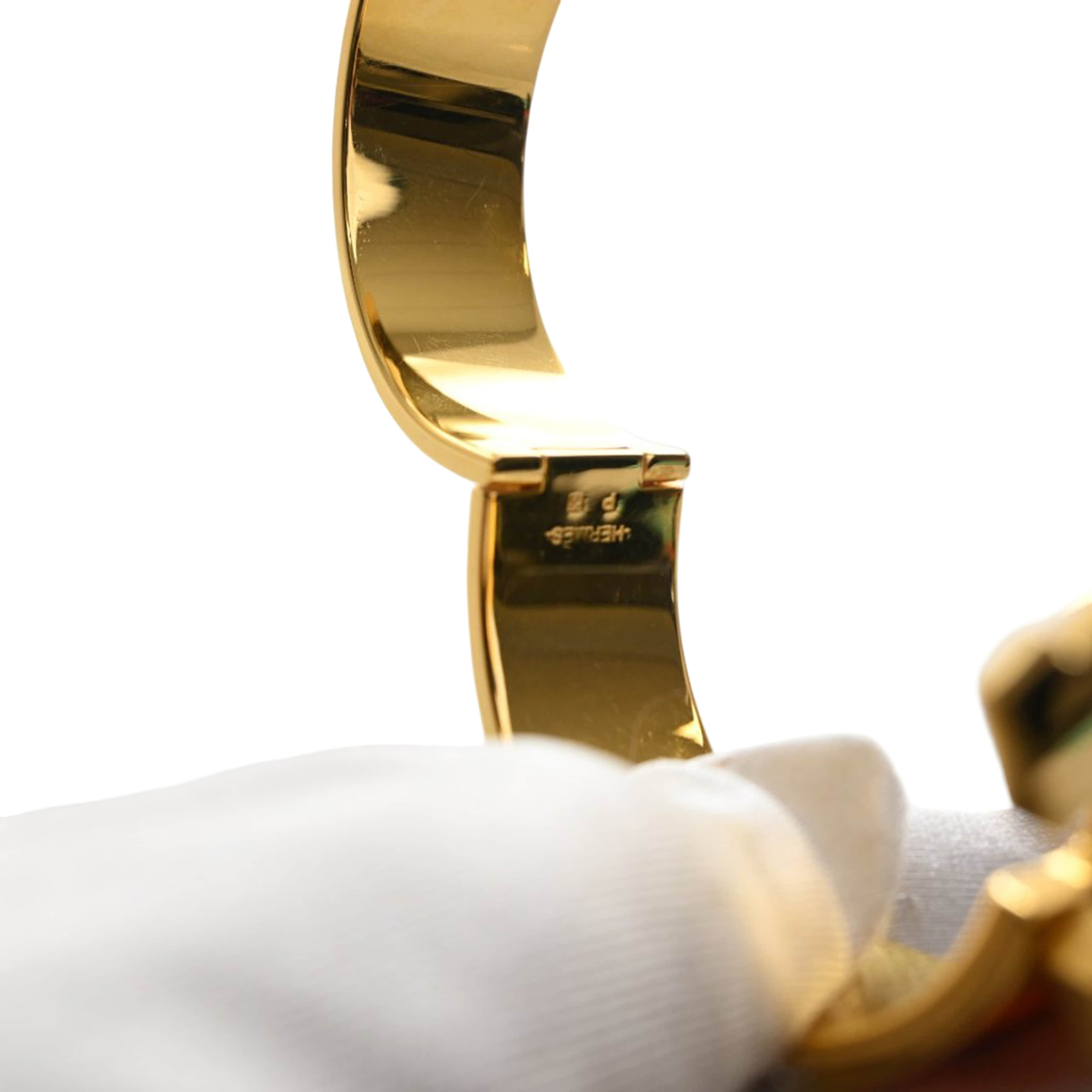 Hermès Enamel Clic Clac H Bracelet Pm, från Luxclusif, i färgen orange. Klicka för att öppna bilden i stort format