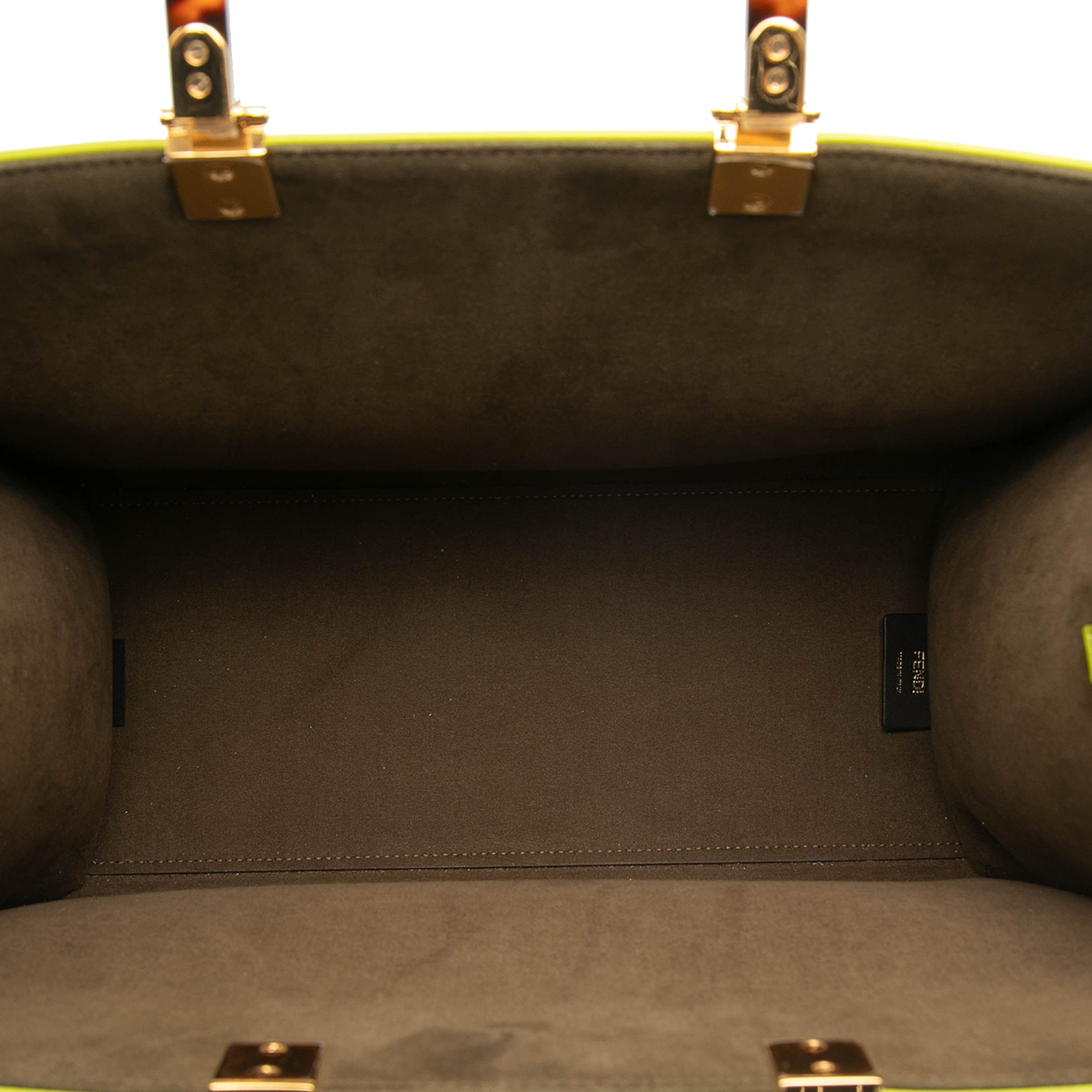 Fendi Medium Zucca Embossed Leather Sunshine Shopper Tote, från Luxclusif, i färgen lime. Klicka för att öppna bilden i stort format