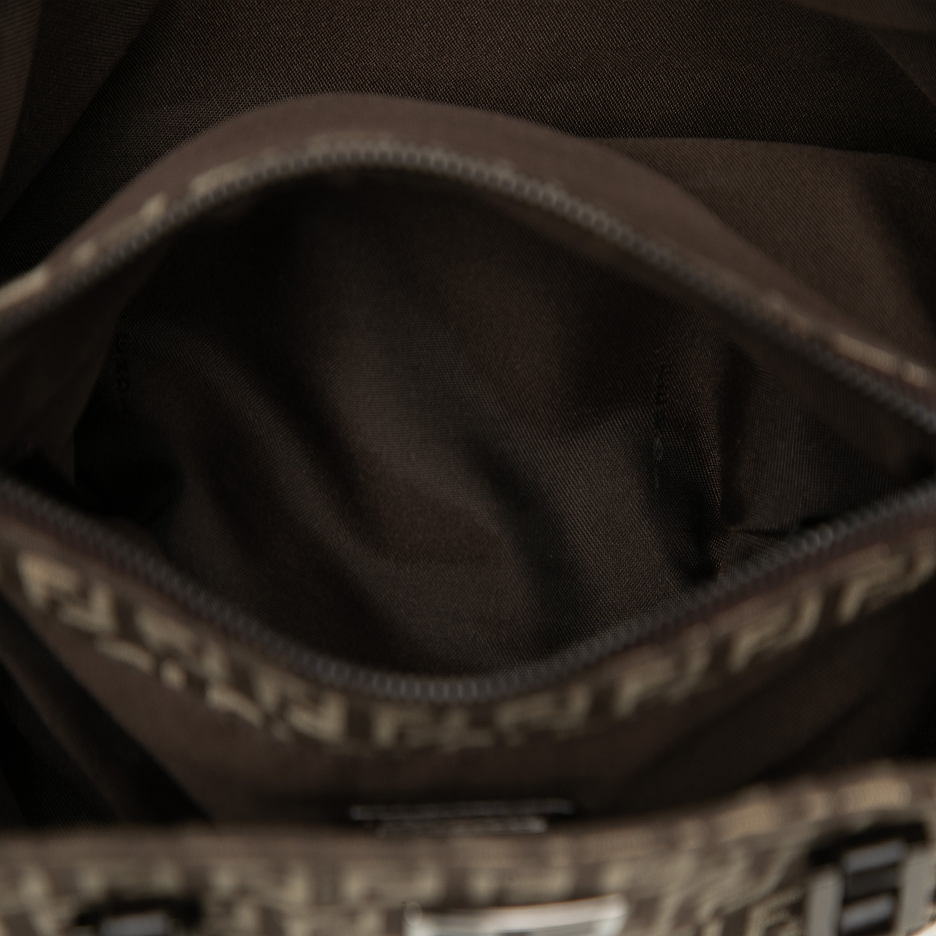 Fendi Small Zucchino Canvas Tote, från Luxclusif, i färgen brun. Klicka för att öppna bilden i stort format