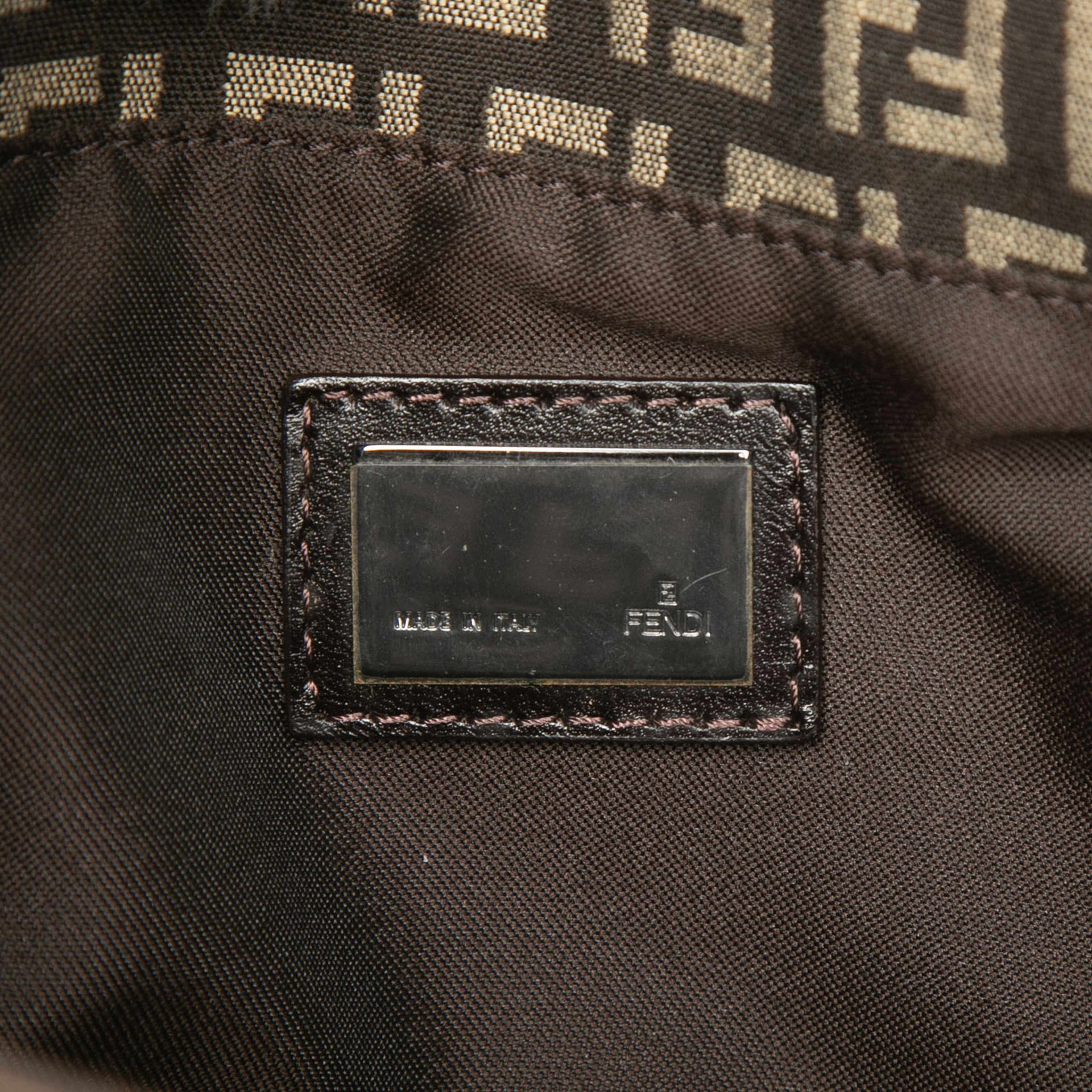 Fendi Small Zucchino Canvas Tote, från Luxclusif, i färgen brun. Klicka för att öppna bilden i stort format