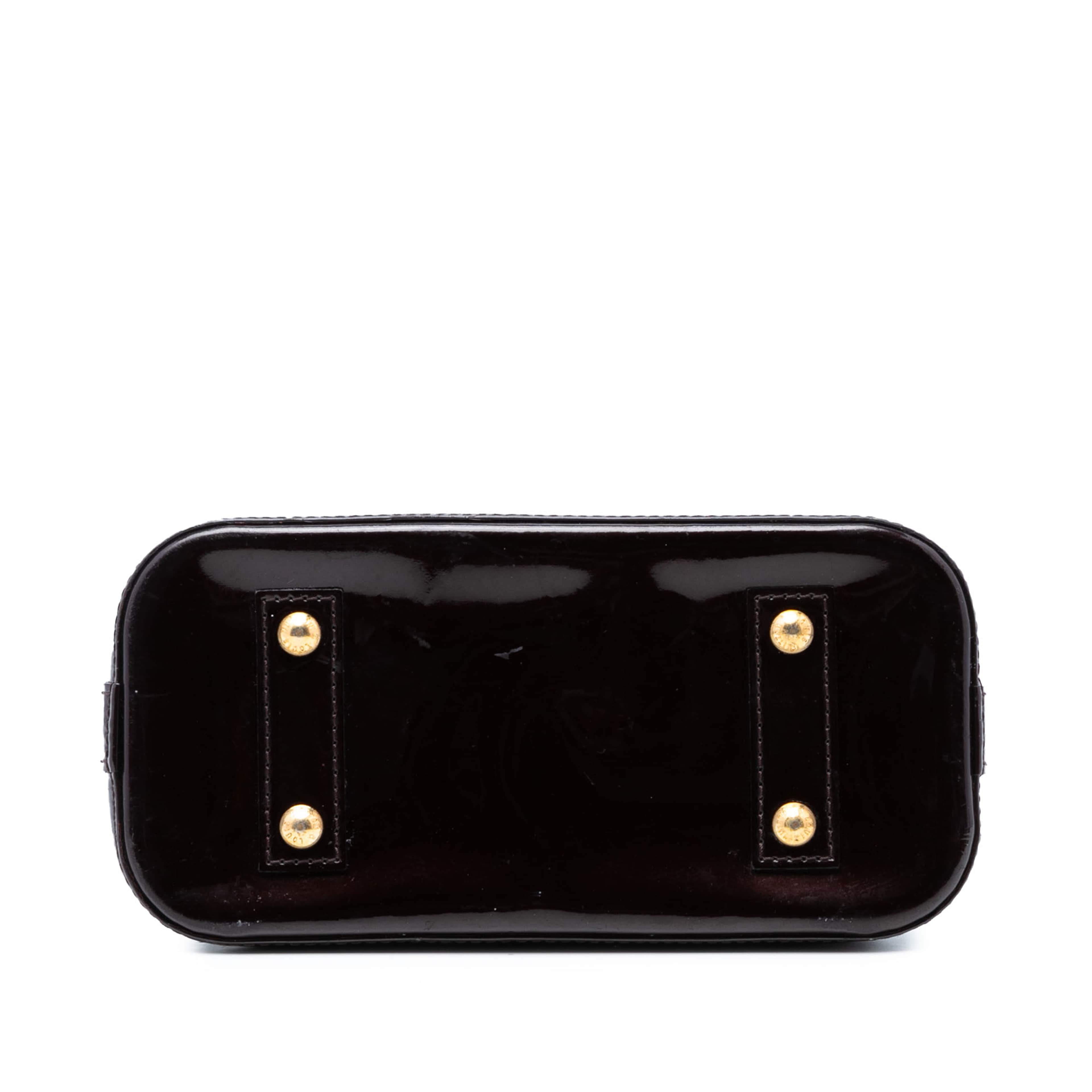Louis Vuitton Monogram Vernis Alma Bb, från Luxclusif, i färgen purpur. Klicka för att öppna bilden i stort format