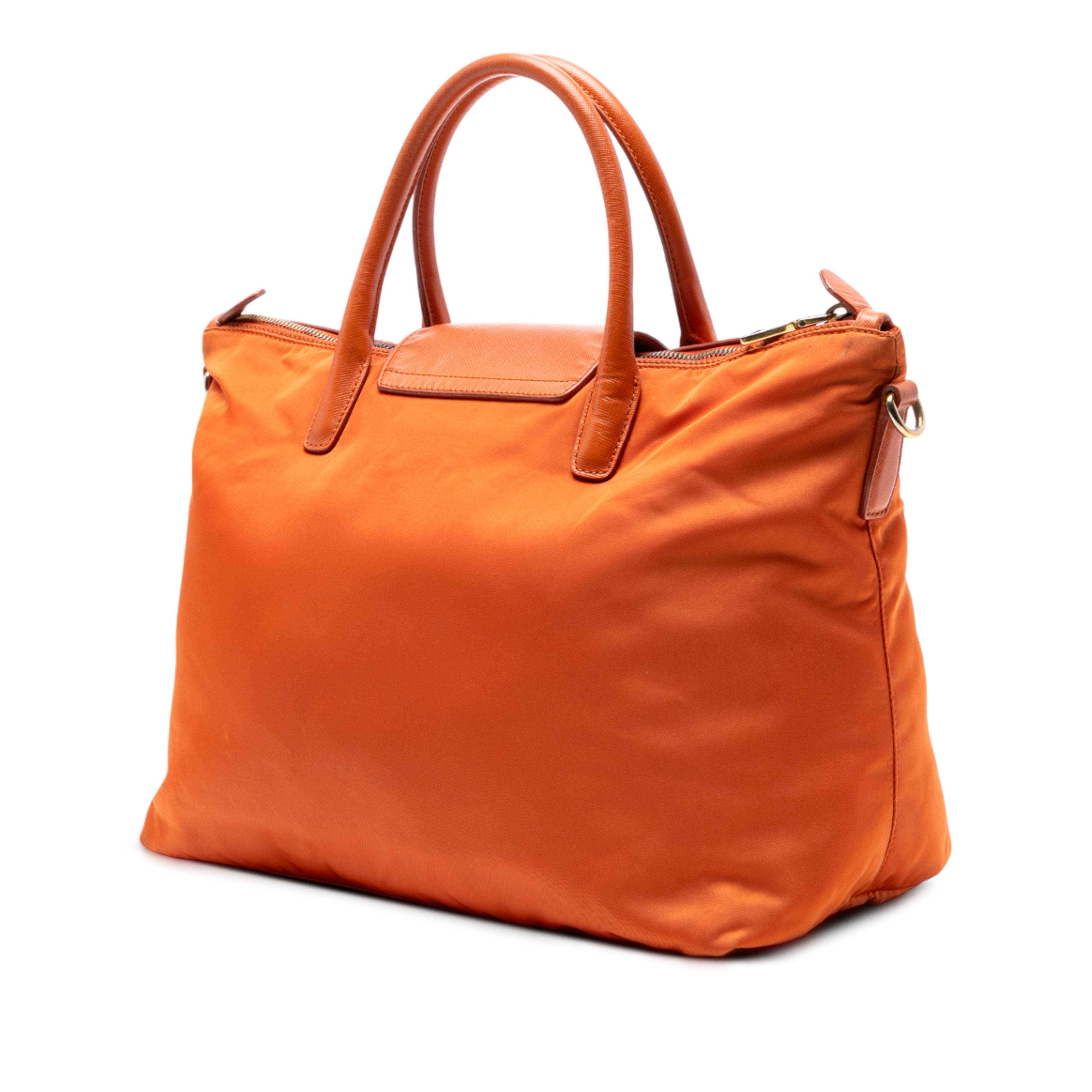 Prada Saffiano Trimmed Tessuto Satchel, från Luxclusif, i färgen orange. Klicka för att öppna bilden i stort format