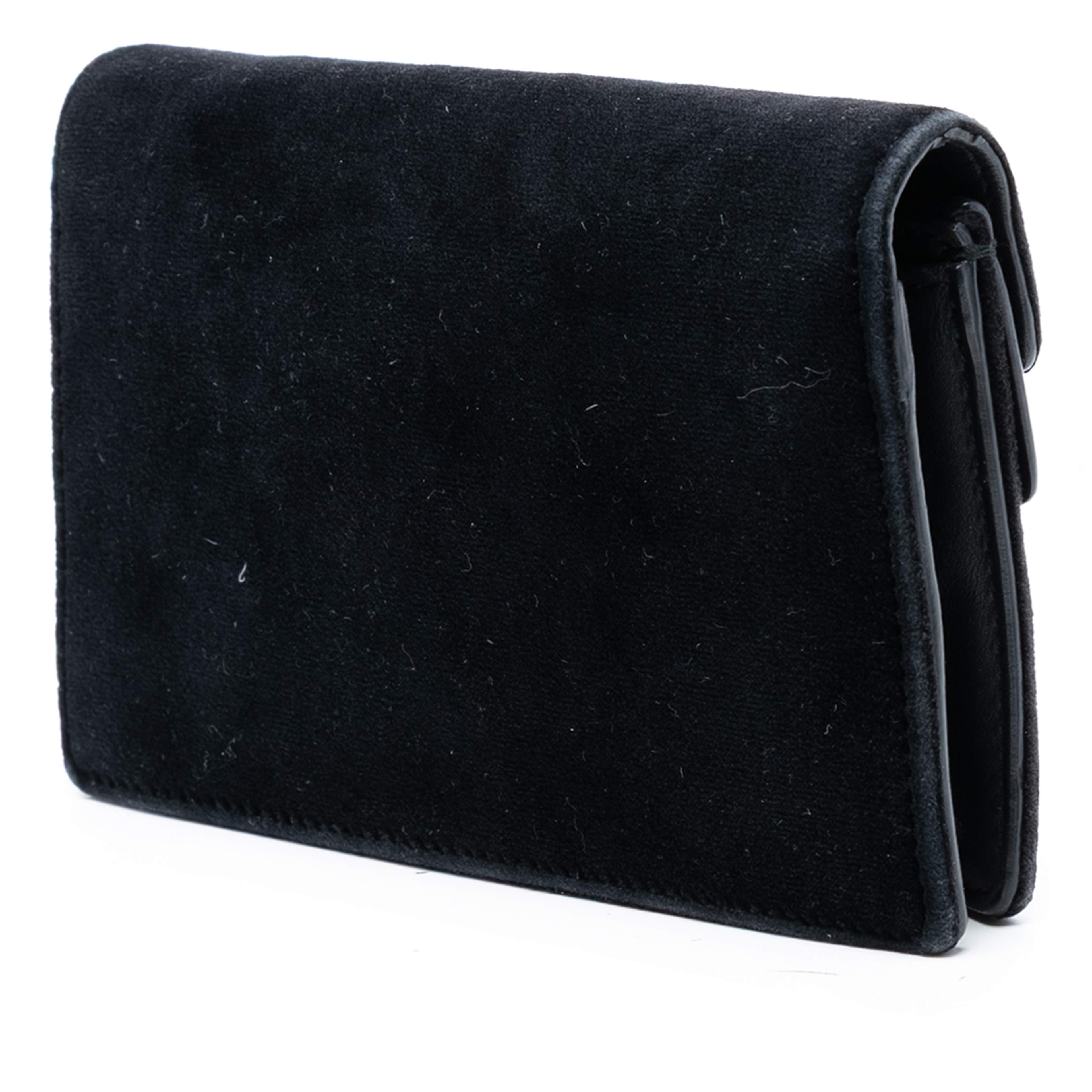 Gucci Mini Velvet Dionysus Crossbody, från Luxclusif, i färgen black. Klicka för att öppna bilden i stort format