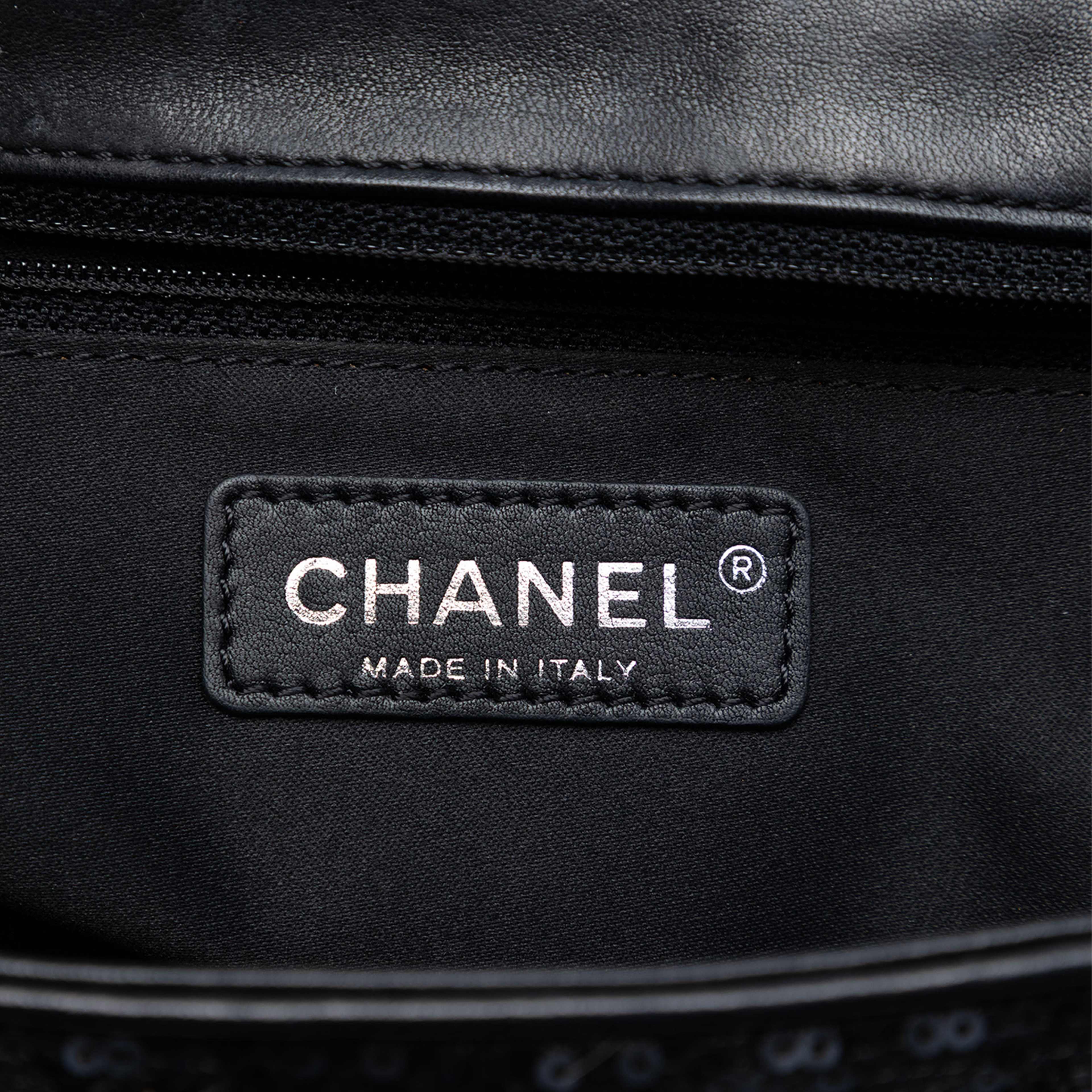Chanel Jumbo Classic Sequins Single Flap, från Luxclusif, i färgen svart. Klicka för att öppna bilden i stort format