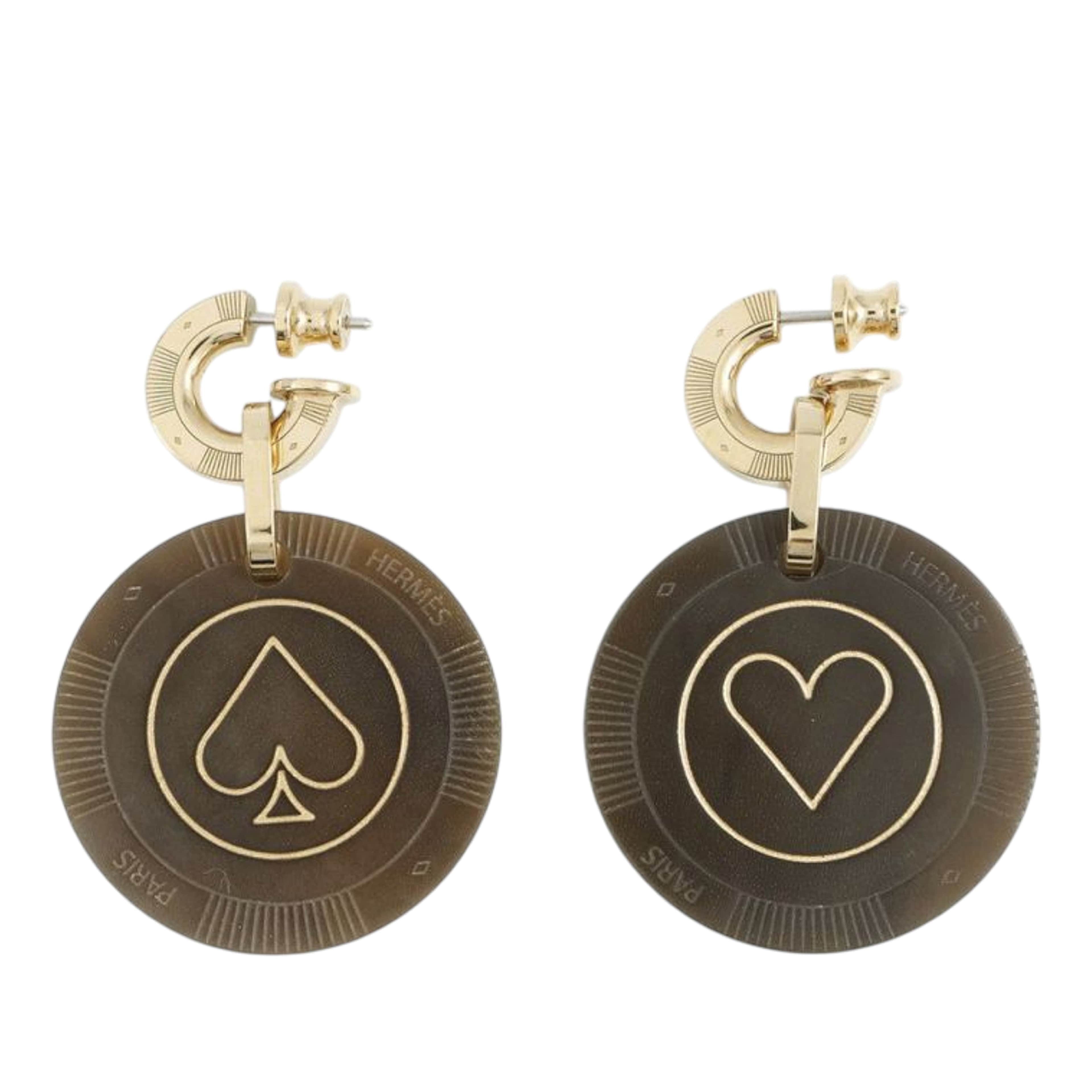 Hermès Gold Plated Horn Faites Vos Jeux Push Back Earrings, från Luxclusif, i färgen gold. Klicka för att öppna bilden i stort format