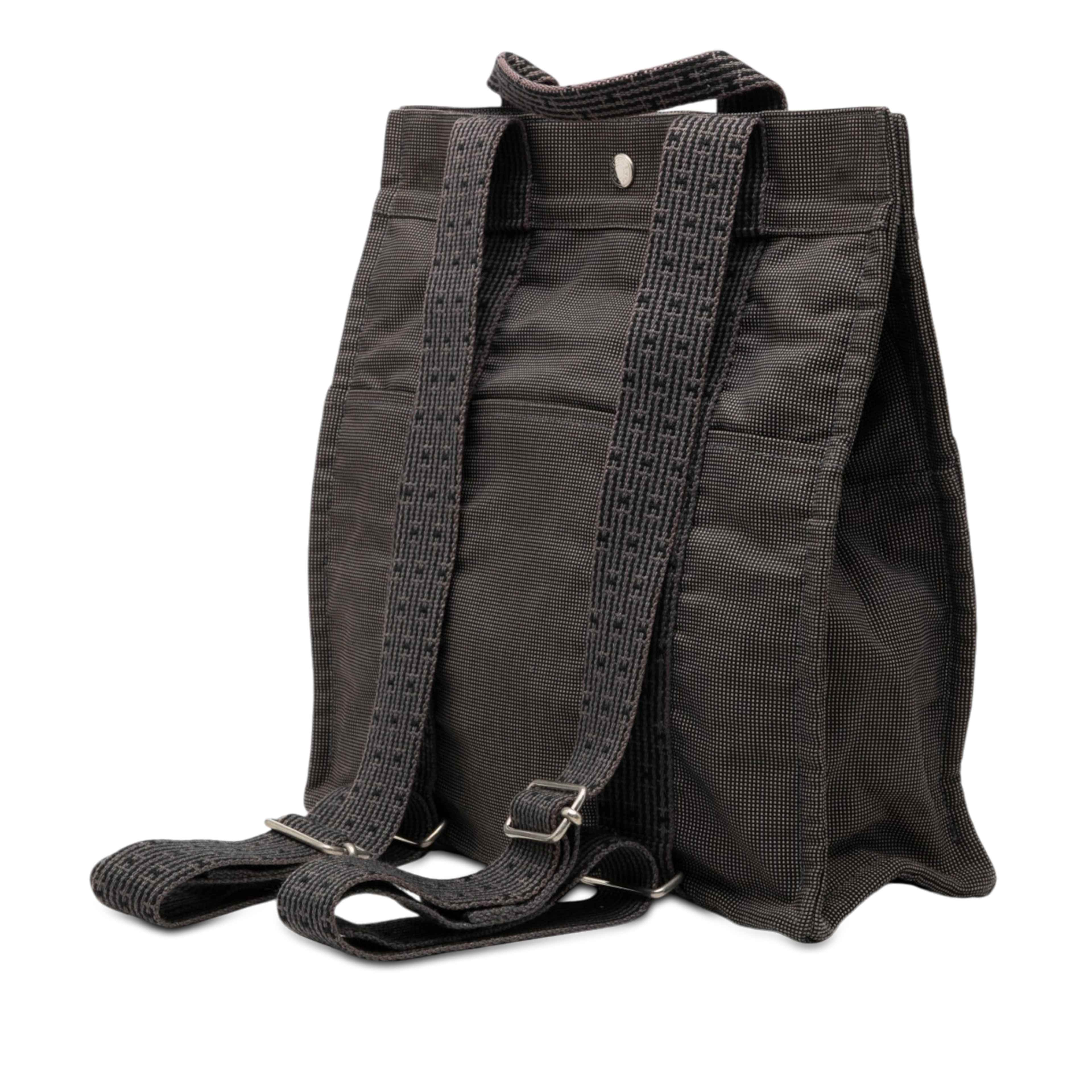 Hermès Canvas Herline Backpack Mm, från Luxclusif, i färgen gray. Klicka för att öppna bilden i stort format